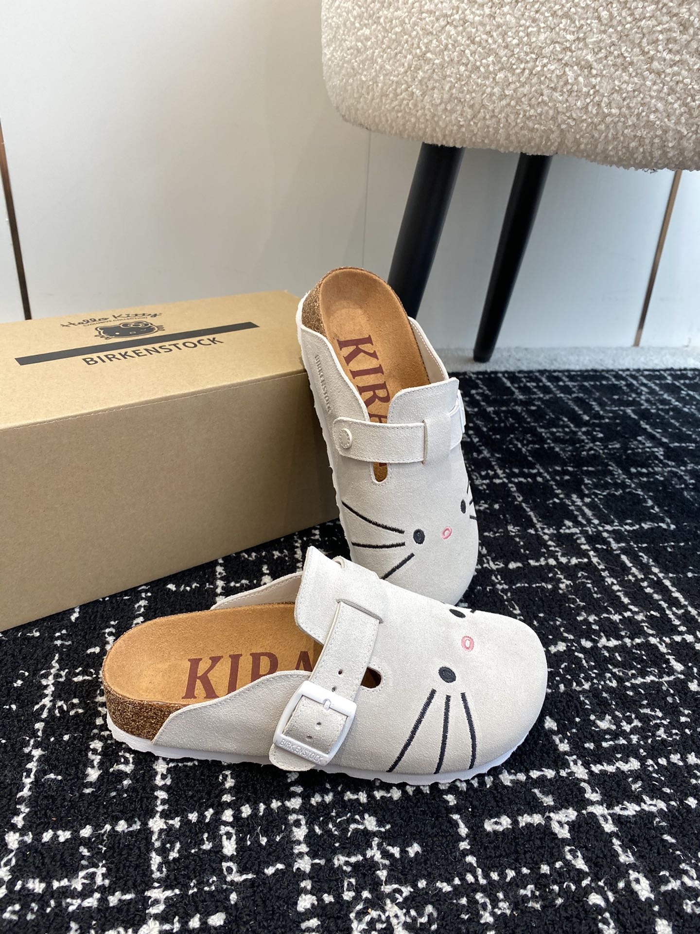 BIRKENSTOCKxHelloKitty联名博肯真软木潮流时尚休闲拖鞋人体工程学设计符合脚形的脚床软