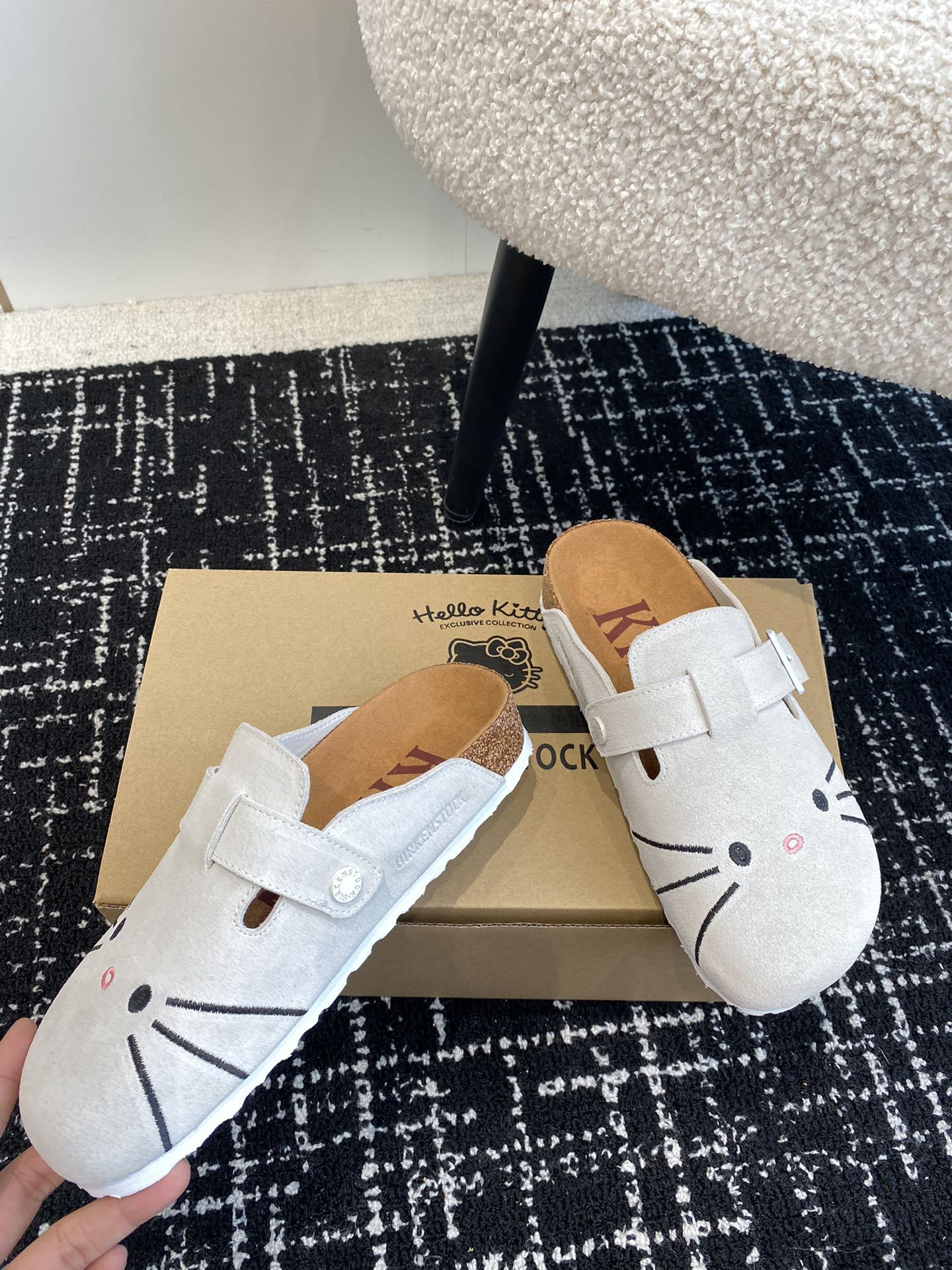 BIRKENSTOCKxHelloKitty联名博肯真软木潮流时尚休闲拖鞋人体工程学设计符合脚形的脚床软