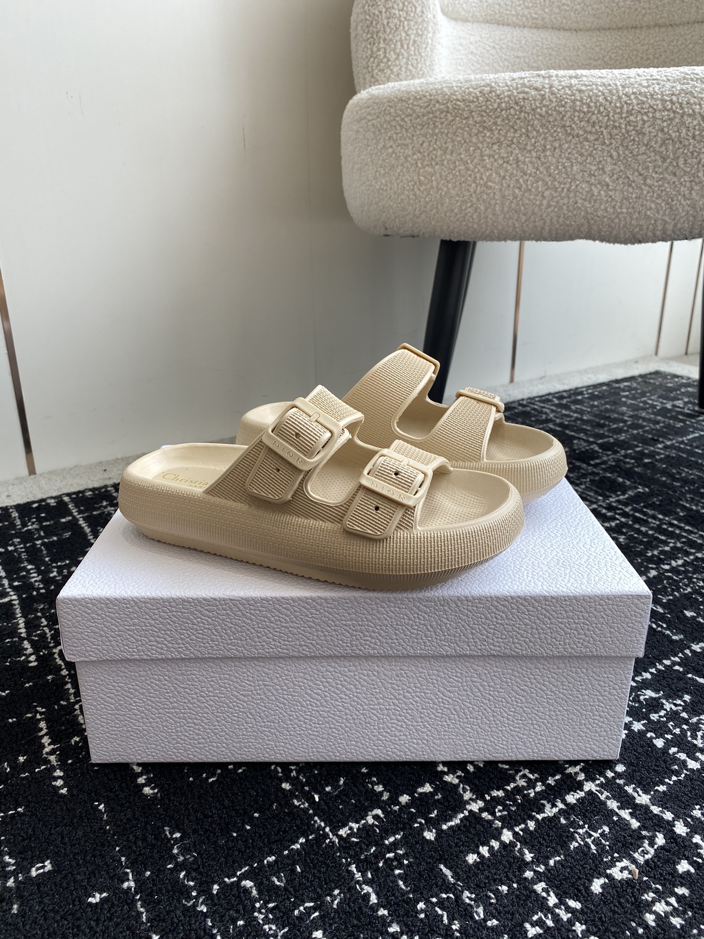 Dior Dior 迪奥 24ss 夏季新款 沙滩拖鞋 夏季到海边度假的最佳选择