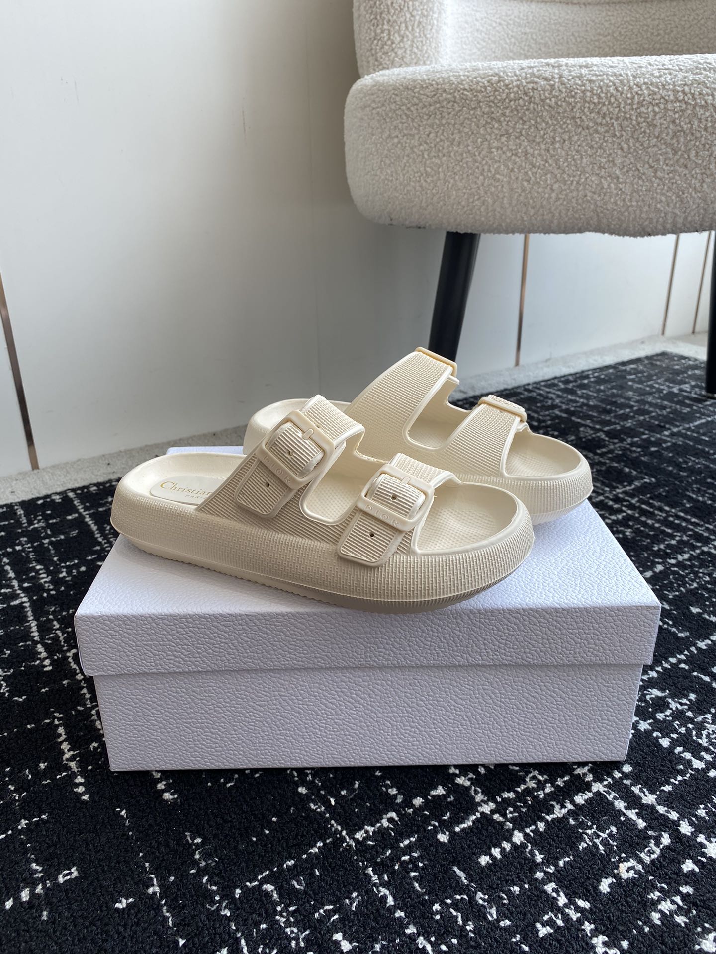 Dior Dior 迪奥 24ss 夏季新款 沙滩拖鞋 夏季到海边度假的最佳选择