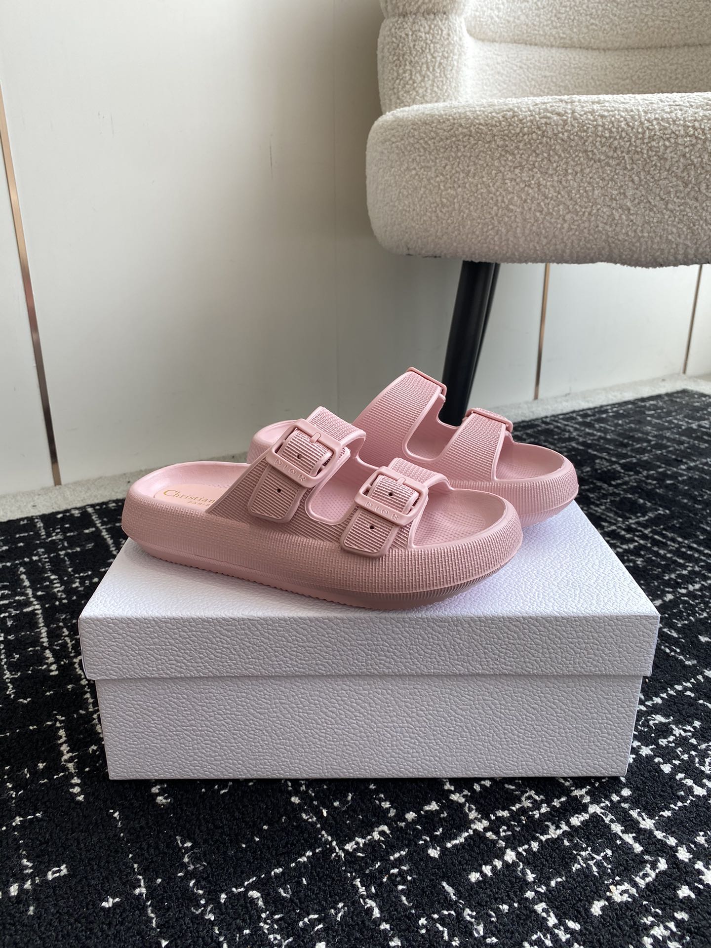 Dior Dior 迪奥 24ss 夏季新款 沙滩拖鞋 夏季到海边度假的最佳选择