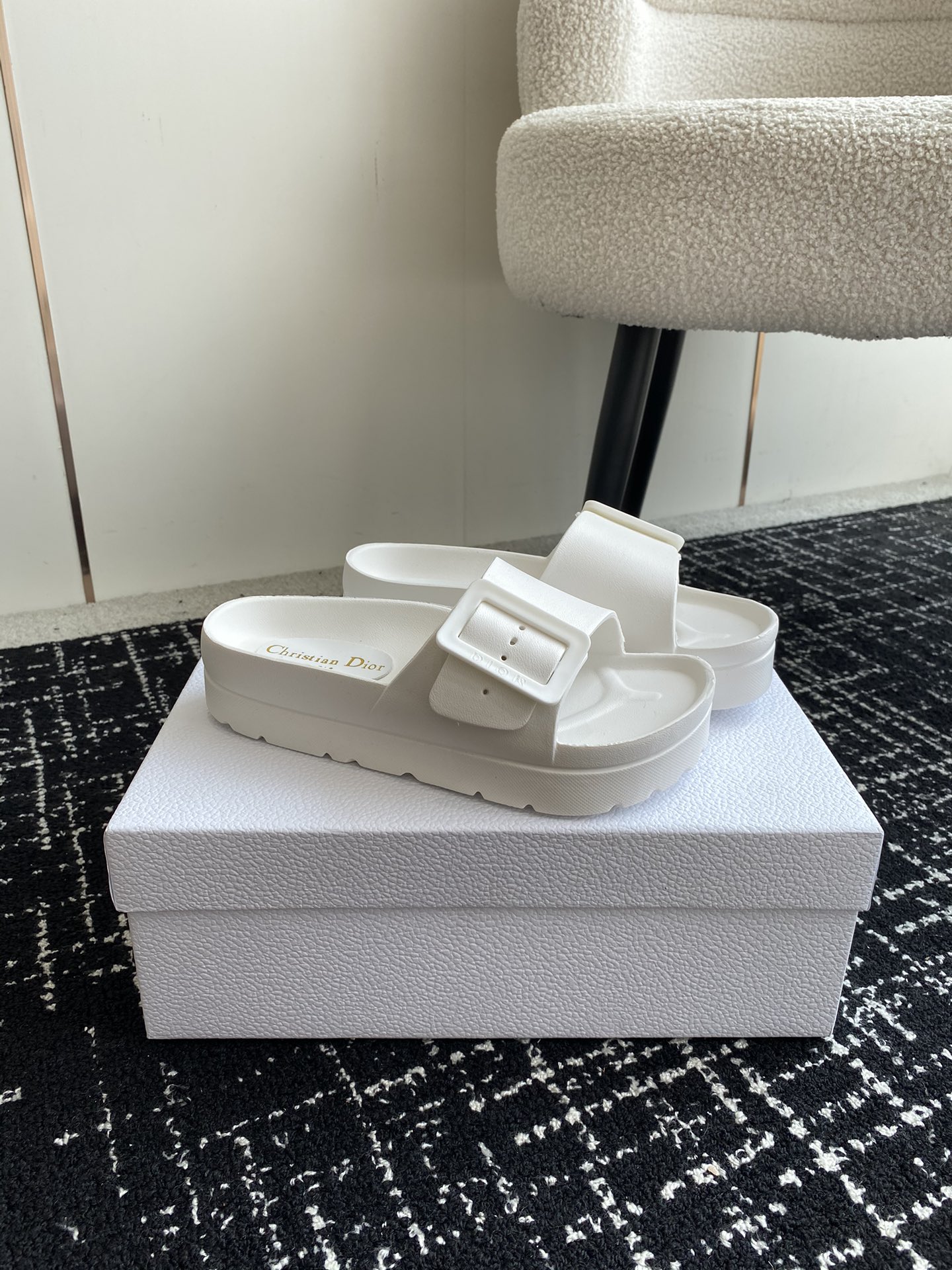 Dior Dior 迪奥 24ss 夏季新款 沙滩拖鞋 夏季到海边度假的最佳选择