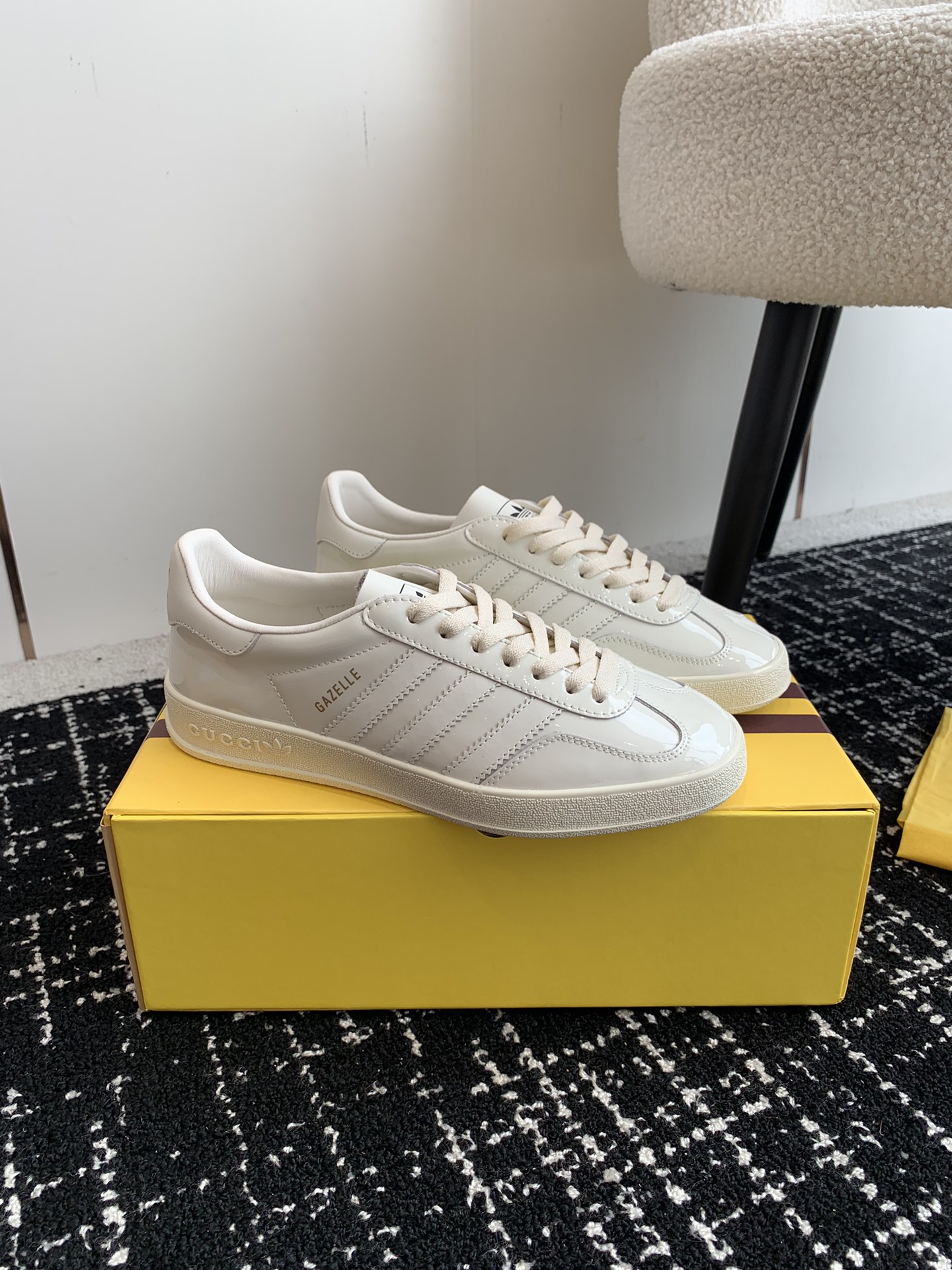 代购级adidasxGucci24ss联名款运动鞋情侣款休闲板鞋爆款融汇两个品牌丰富且历史悠久的典藏元素