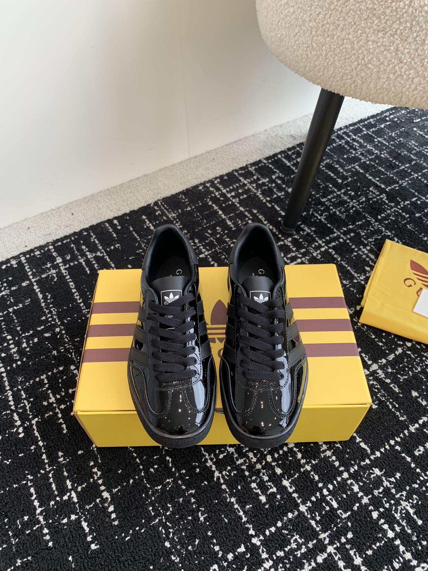 代购级adidasxGucci24ss联名款运动鞋情侣款休闲板鞋爆款融汇两个品牌丰富且历史悠久的典藏元素