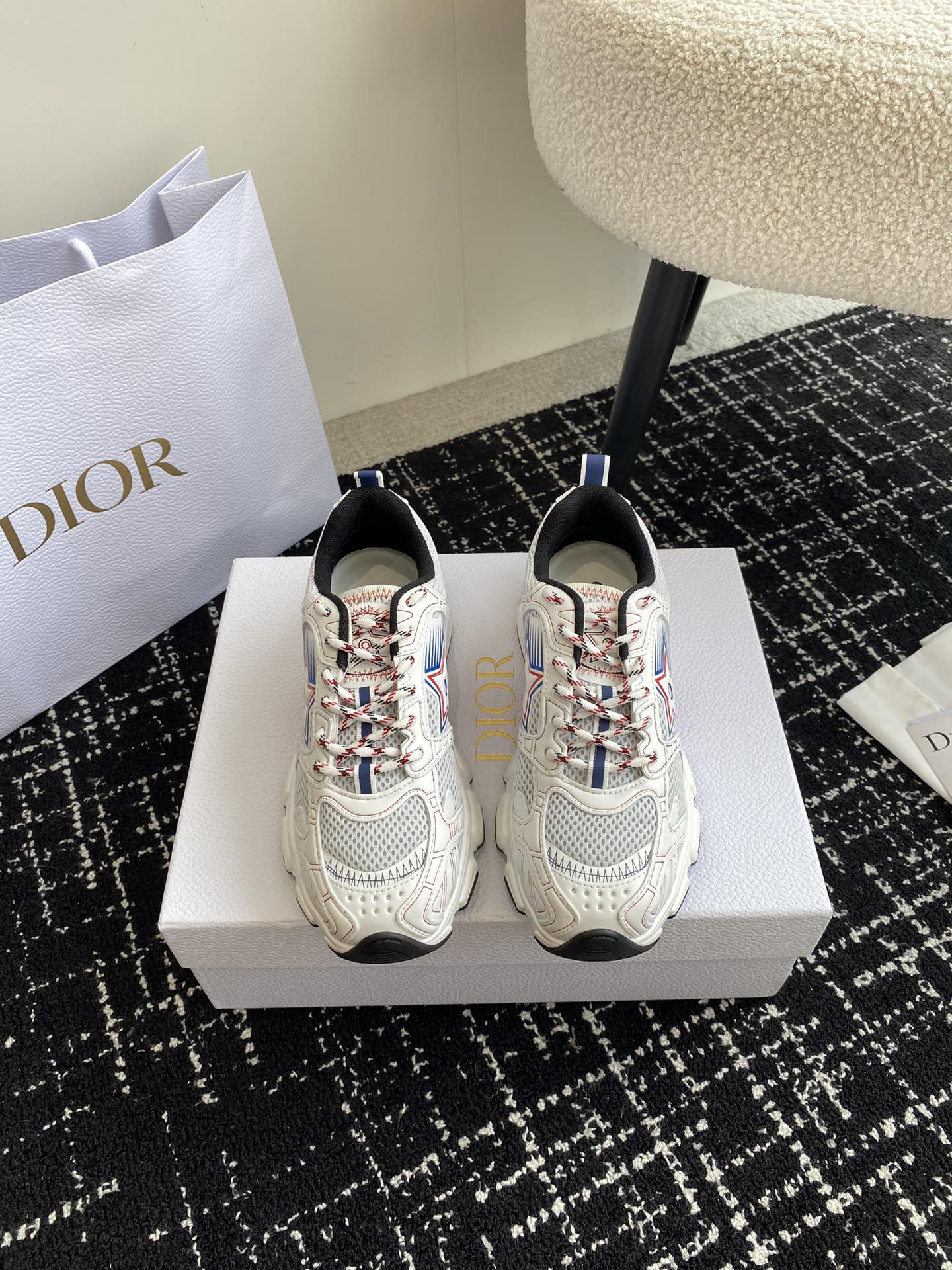 NO:258744,Purchasing-level Dior star model, popular products, the newly released Dior Chrono new casual sports shoes, running shoes, dad shoes, is really cool, full of futuristic feeling! It's really cool!  Once again interprets Dior's cool fashion concept, Lucky Star will bless you with good luck, the new EVA sole is super light and soft! The original version is perfectly replicated!  Size35-41 (40 41 custom made without return), casual shoes/sports shoes, dior, dior, sneakers19860909代购级 Dior 明星款 主推爆品 全新发售的迪奥 Dior Chrono 新款休闲运动鞋跑鞋老爹鞋 真的酷毙了,未来感十足! 真的好飒！再次演绎了迪奥酷时尚的理念,幸运星为你加持好运,全新的EVA鞋底超轻超软!原版完美复刻！ Size35-41（40 41订做不退换）,休闲鞋/运动鞋,dior,dior,sneakers,Women's Shoes