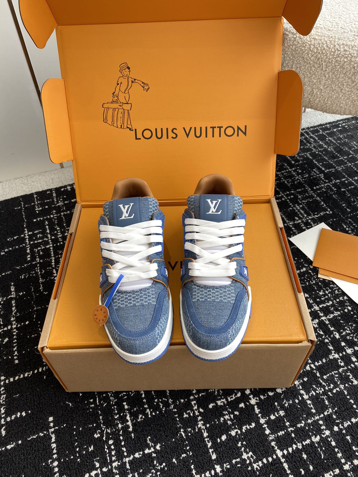 NO:417842,Purchasing level Louis Vuitton is a hit product at the Donkey House!  Trainer shoes, something that everyone must buy, and you will never regret it!  Super versatile and high-end!  All kinds of clothes are easy to match. The most important thing is super attractive. The top OEM factory process is super strict!  The materials are all top cowhide custom-made overseas, and the texture of the leather is the original feeling. It is super high-end, especially the patterns that come out when the shoes are bent, which is completely zp-like!  The outsole is also customized by our private model, exclusive control, the entire font and concave and concave feeling are difficult to distinguish between true and false. Size#Women 35-41 #Male 38-47 (Female 40 41 Male 45 46 47 Customized, no return or exchange), casual shoes/sports shoes, louis vuitton, louis vuitton, louis vuitton, sneakers, cowhide19860909代购级 Louis Vuitton 驴家的爆款！trainer板鞋,每个人都必须入的款,绝不后悔！ 超级百搭高级！什么衣服都好搭.最主要是超耐看的. 顶级代工厂制程超严格！材料都是海外定制的顶级牛皮,皮纹质感都是原版的感觉 超高级,特别是鞋子折弯的时候出来的纹路,完完全全就是zp的感觉！ 大底也是我们私模定制的,独家把控,整个字体和凹凸感,真假难辨. Size#女35-41 #男38-47（女40 41 男45 46 47定做不退换）,休闲鞋/运动鞋,louis vuitton,louis vuitton,louis vuitton,sneakers,cowhide,Women's Shoes