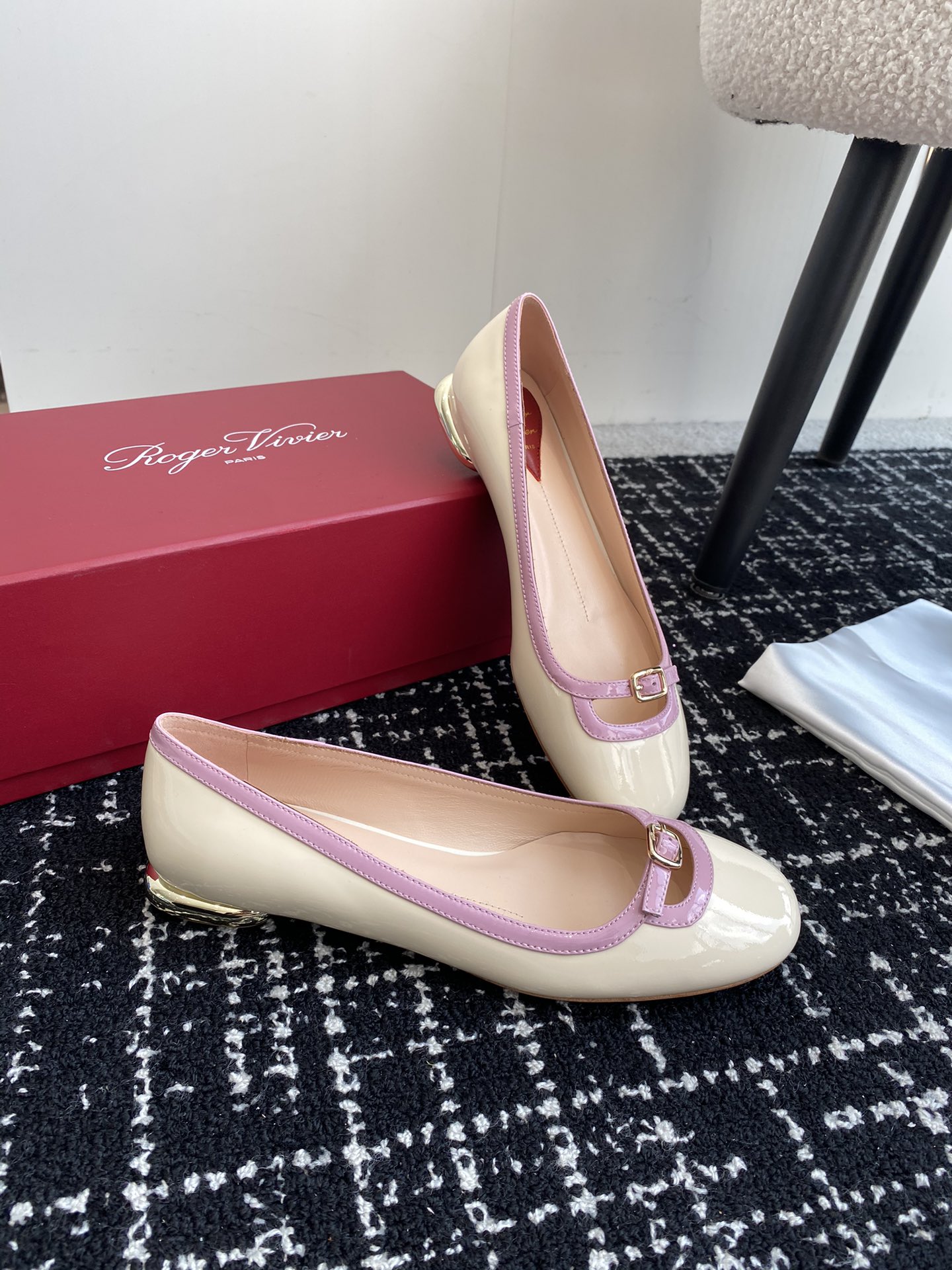 Rogervivier24ssRv最新款玛丽珍单鞋系列玛丽珍单鞋法式复古感好迷人一眼就相中显白又显优雅气