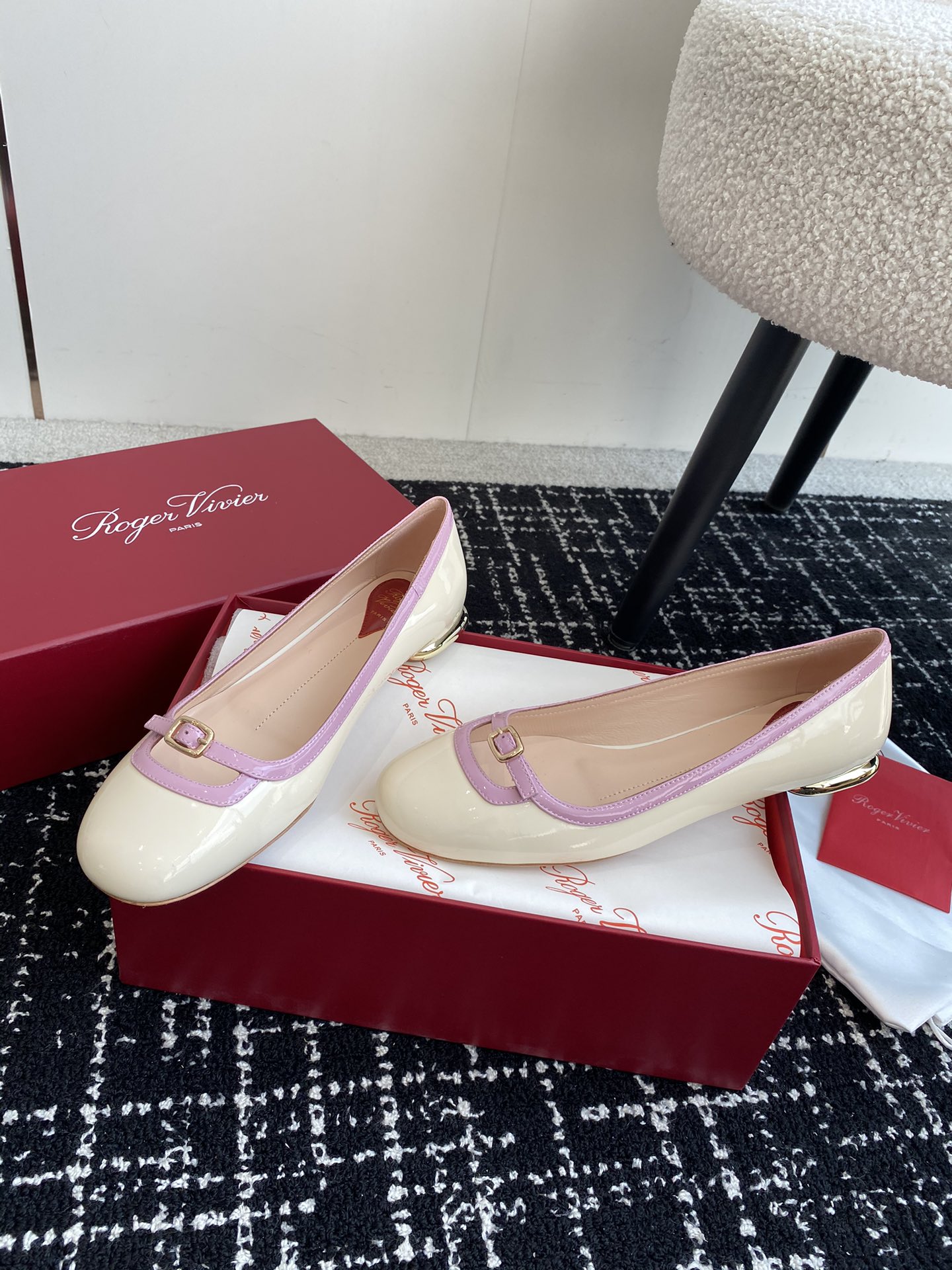 Rogervivier24ssRv最新款玛丽珍单鞋系列玛丽珍单鞋法式复古感好迷人一眼就相中显白又显优雅气