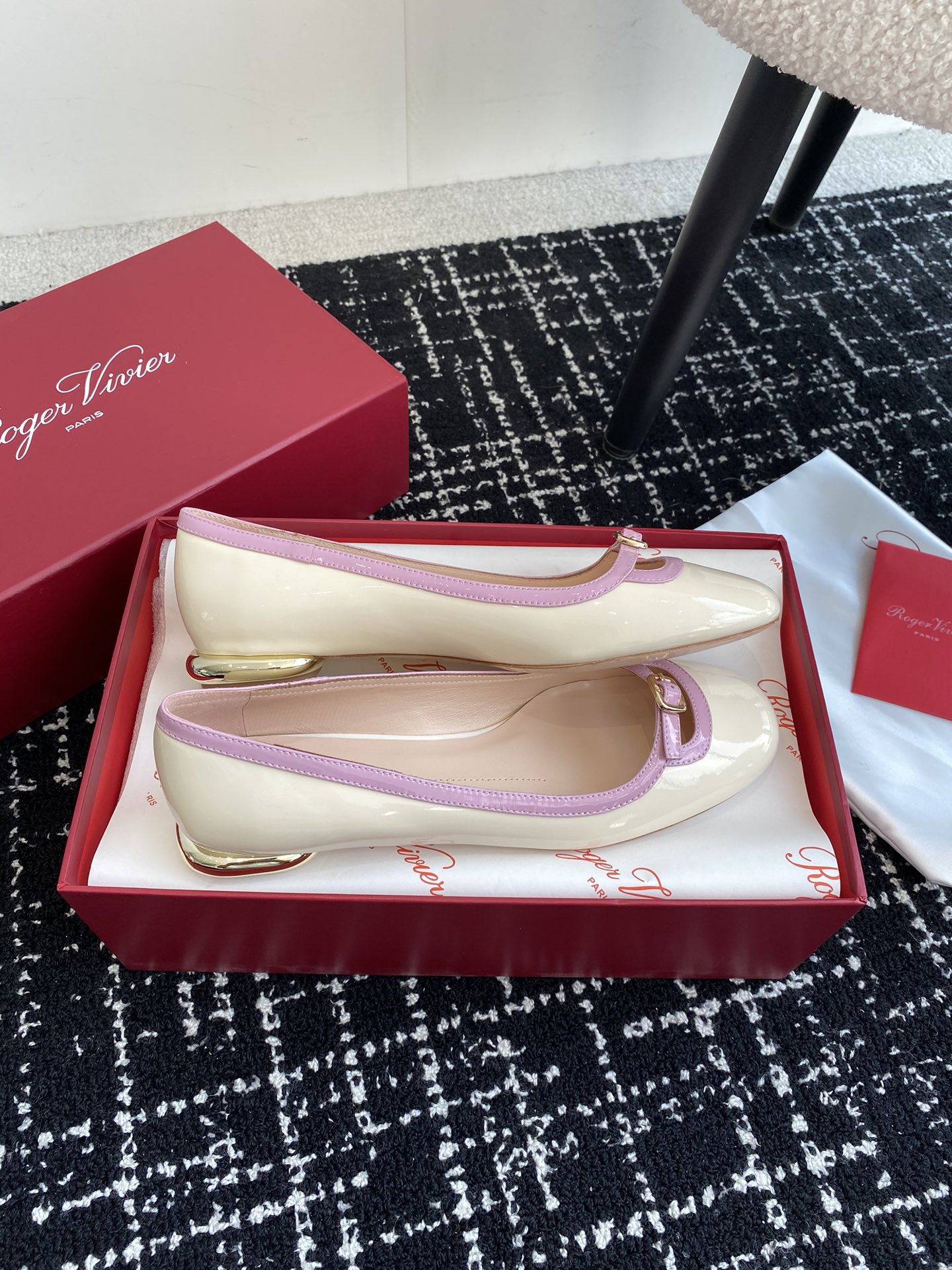 Rogervivier24ssRv最新款玛丽珍单鞋系列玛丽珍单鞋法式复古感好迷人一眼就相中显白又显优雅气