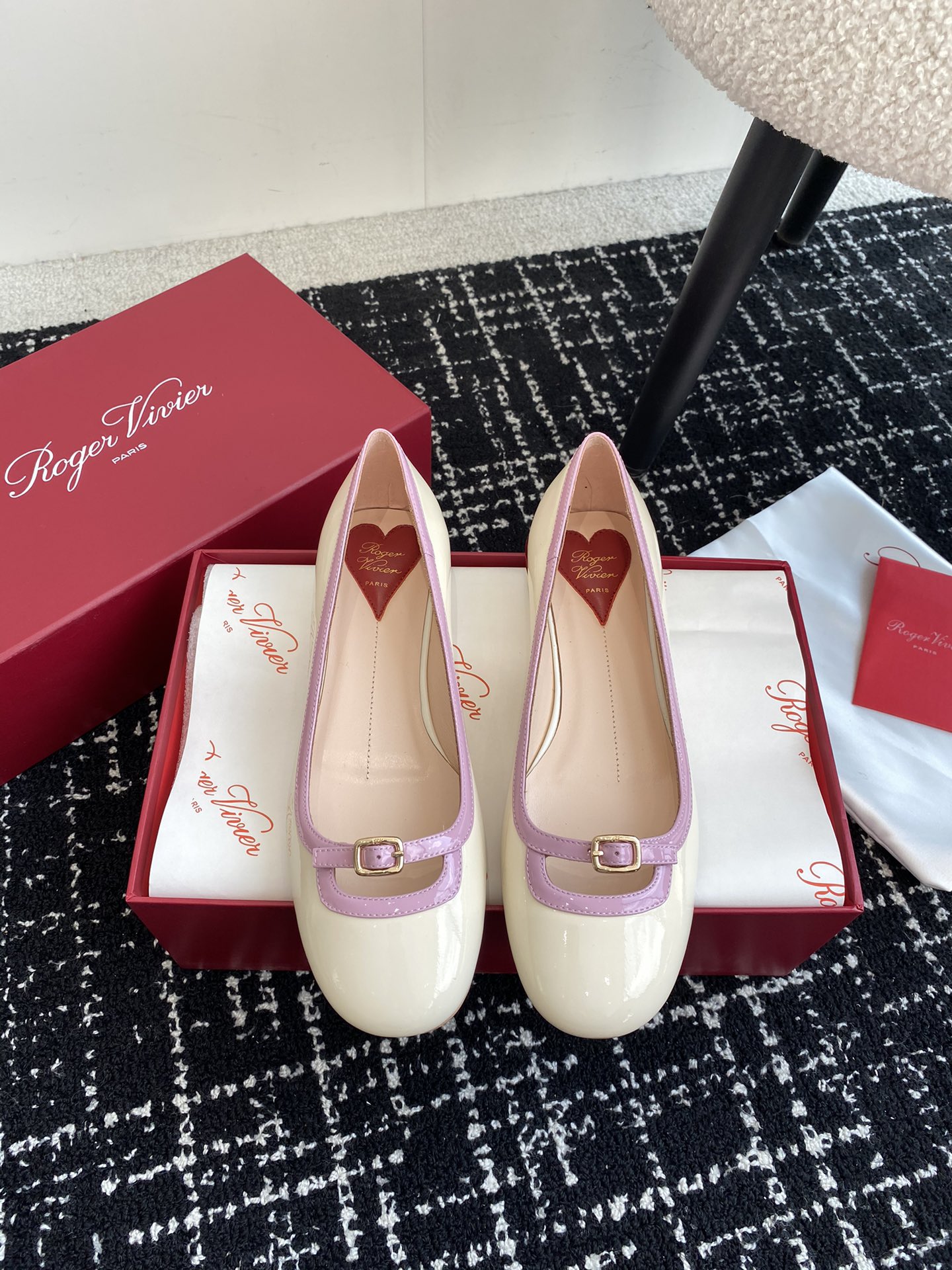 Rogervivier24ssRv最新款玛丽珍单鞋系列玛丽珍单鞋法式复古感好迷人一眼就相中显白又显优雅气