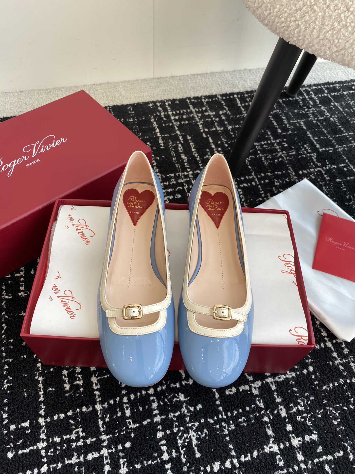 Rogervivier24ssRv最新款玛丽珍单鞋系列玛丽珍单鞋法式复古感好迷人一眼就相中显白又显优雅气