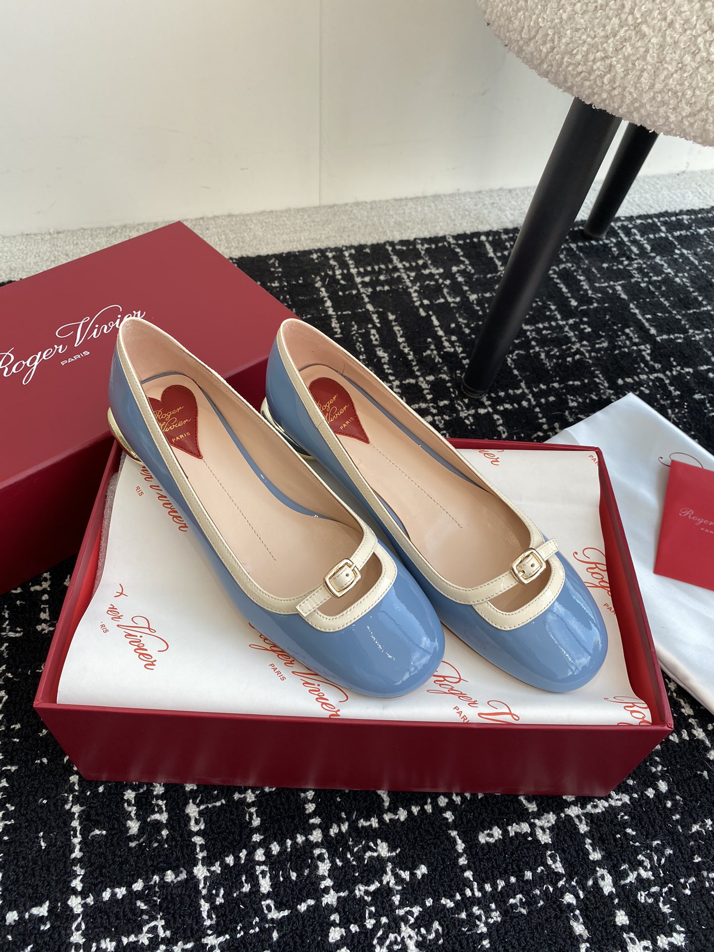 Rogervivier24ssRv最新款玛丽珍单鞋系列玛丽珍单鞋法式复古感好迷人一眼就相中显白又显优雅气