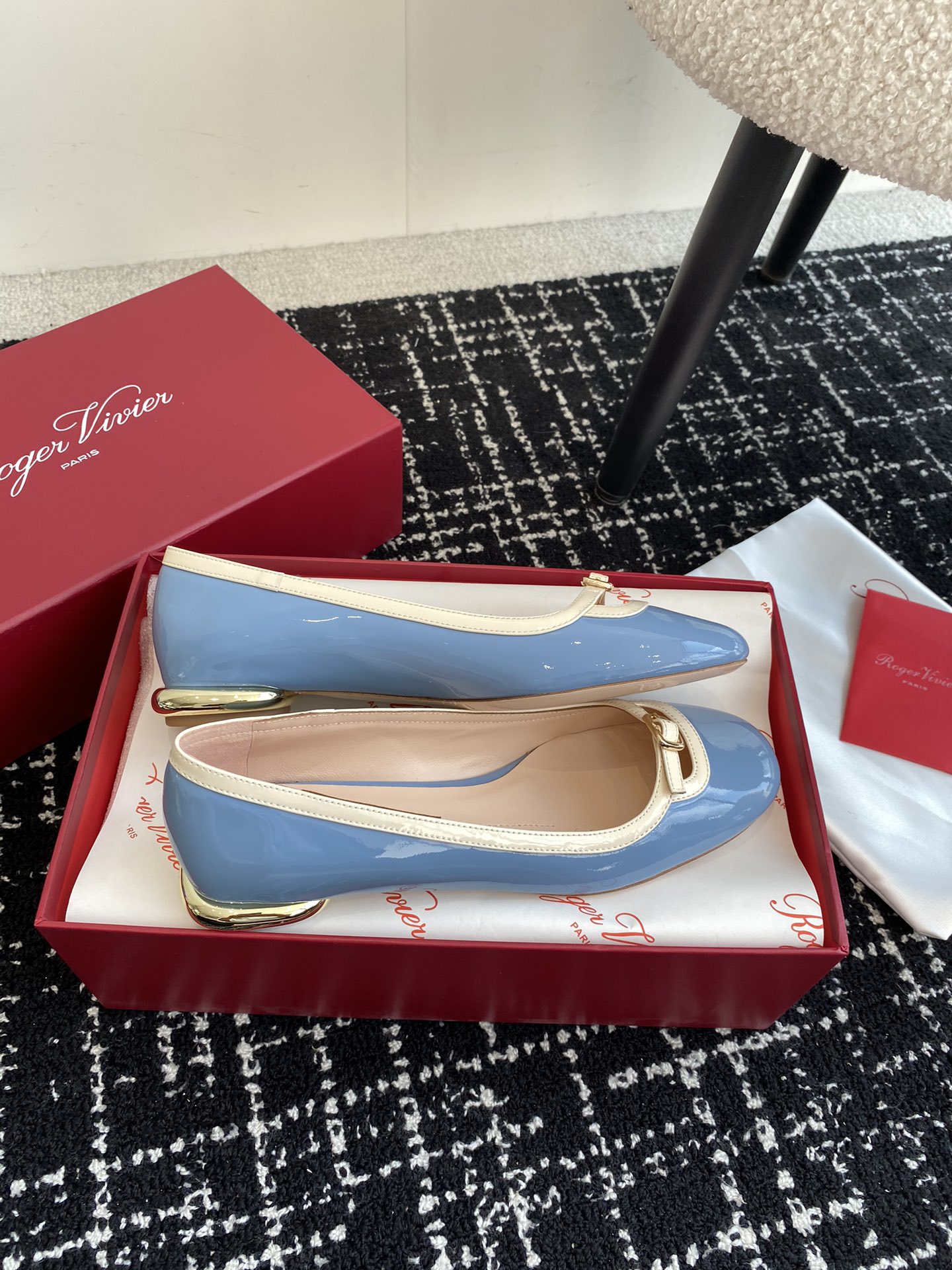 Rogervivier24ssRv最新款玛丽珍单鞋系列玛丽珍单鞋法式复古感好迷人一眼就相中显白又显优雅气