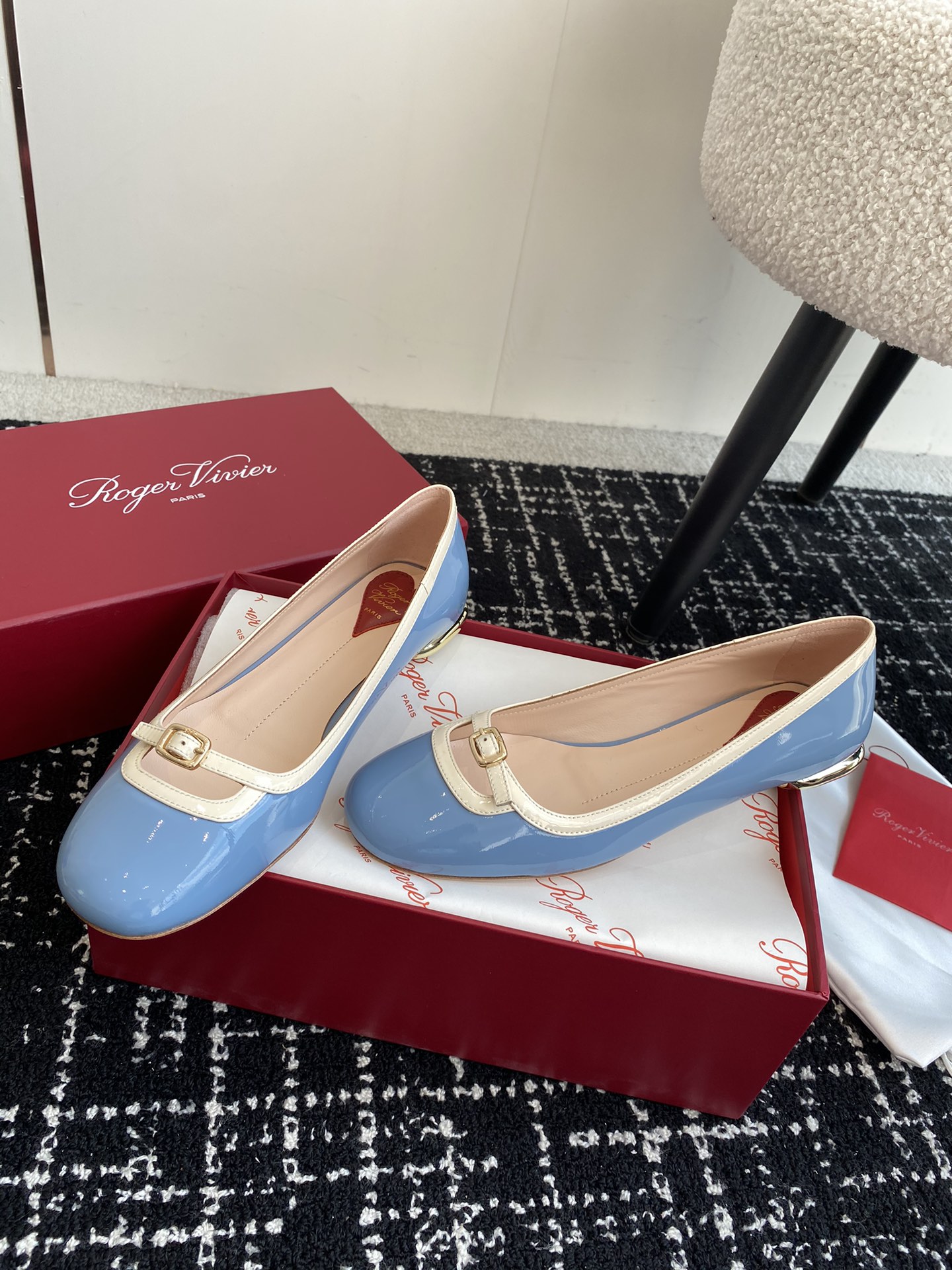 Rogervivier24ssRv最新款玛丽珍单鞋系列玛丽珍单鞋法式复古感好迷人一眼就相中显白又显优雅气