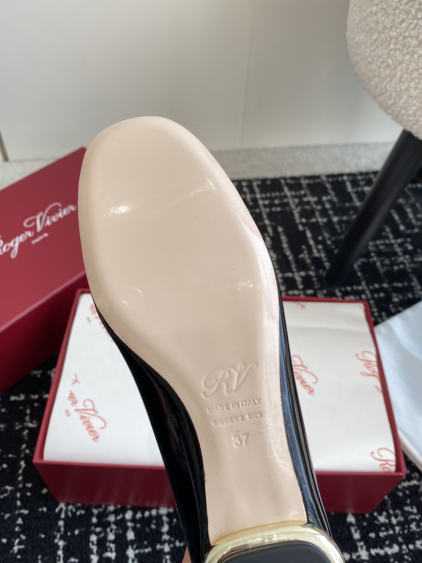 Rogervivier24ssRv最新款玛丽珍单鞋系列玛丽珍单鞋法式复古感好迷人一眼就相中显白又显优雅气