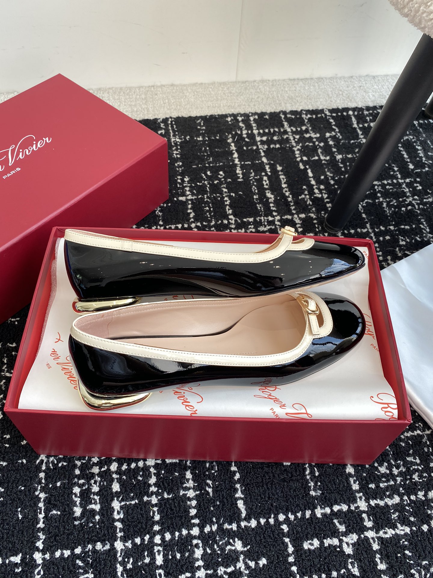 Rogervivier24ssRv最新款玛丽珍单鞋系列玛丽珍单鞋法式复古感好迷人一眼就相中显白又显优雅气