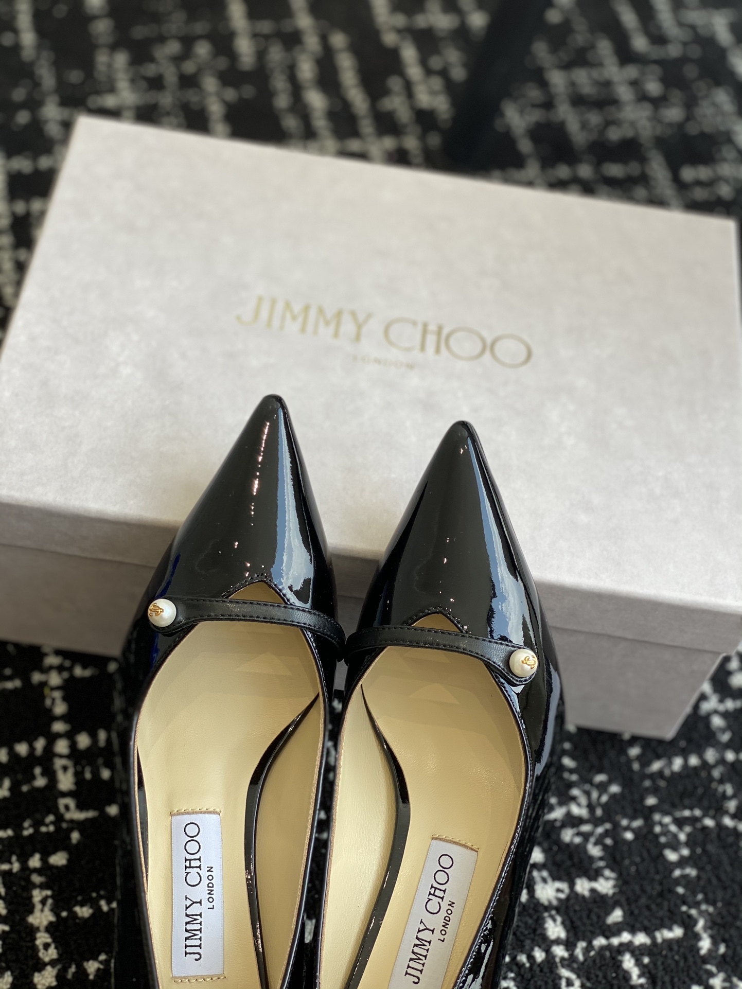 东莞莞产高品质JimmyChooJC新款漆皮水晶珍珠系列单鞋品质优越优雅知性低调不失华丽性感又不显张扬说