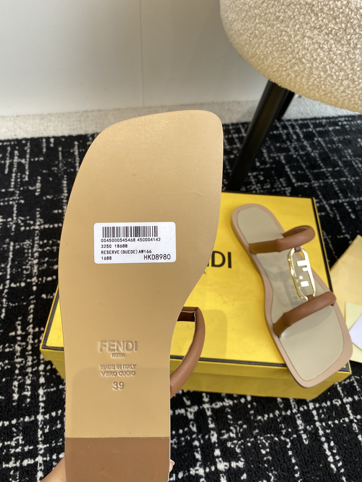 Fendi24ss芬迪系列双FF方头平底凉鞋拖鞋每年必备FF拖今年还加了新的系列美到无法言喻绝好的穿着舒