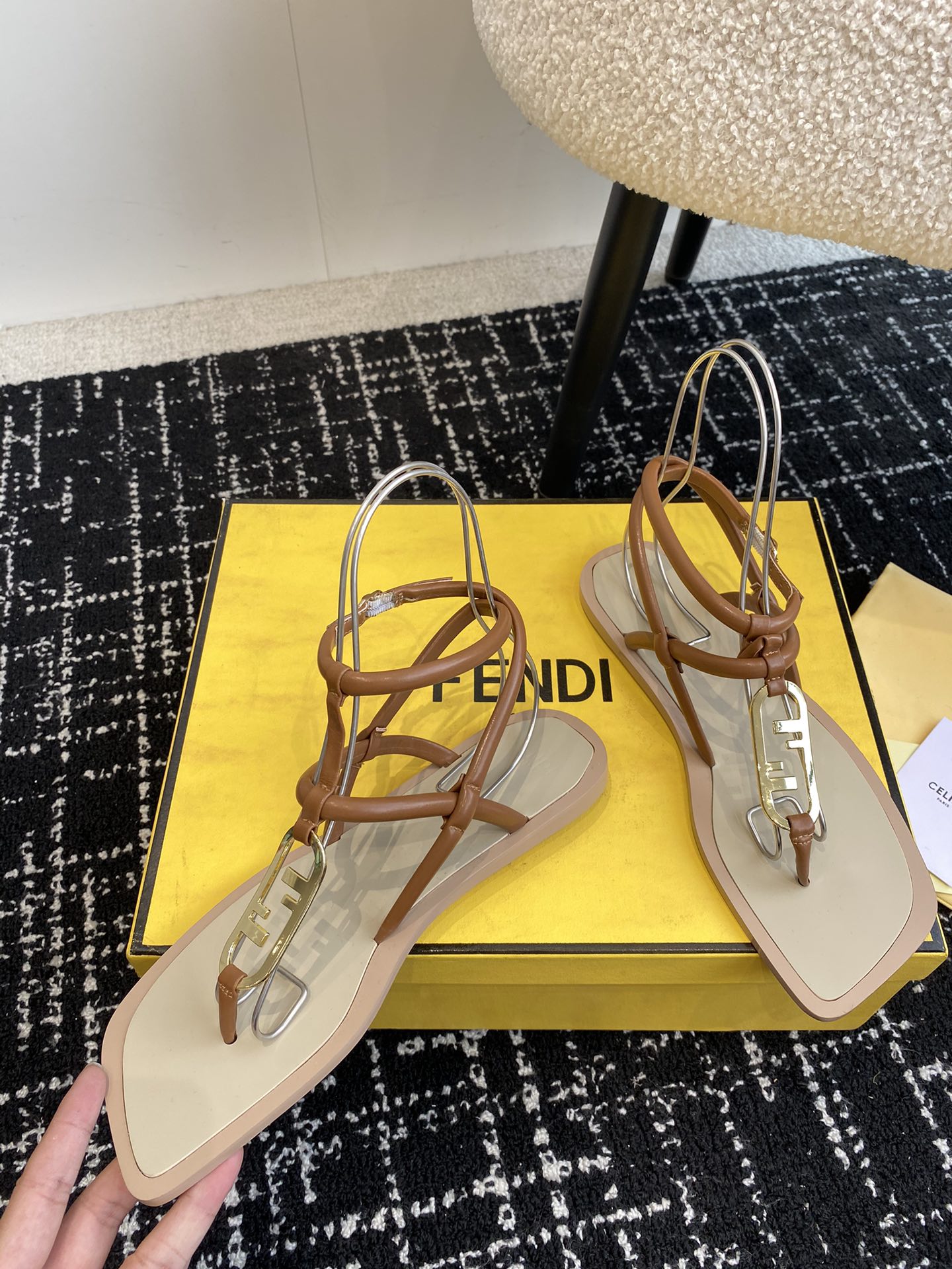 Fendi24ss芬迪系列双FF方头平底凉鞋拖鞋每年必备FF拖今年还加了新的系列美到无法言喻绝好的穿着舒