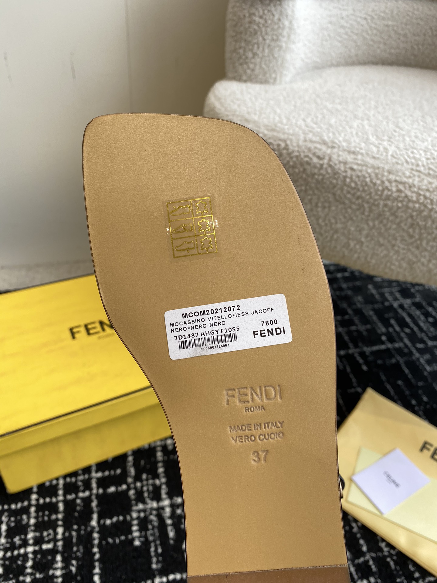 Fendi24ss芬迪系列双FF方头平底凉鞋拖鞋每年必备FF拖今年还加了新的系列美到无法言喻绝好的穿着舒