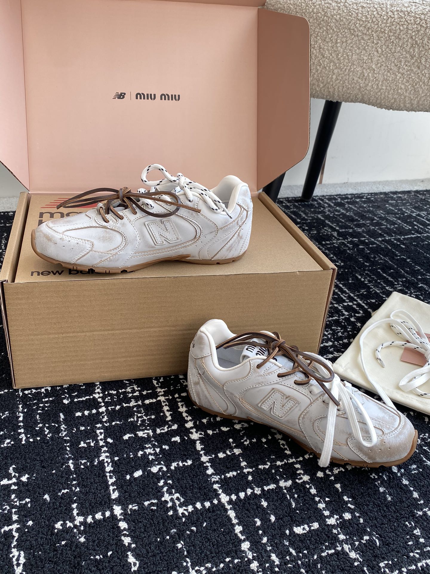 东莞官网同步️飞机盒包装MIUMIU️NEWBALANCE530缪缪纽巴伦联名ss24春夏系列复古运动鞋