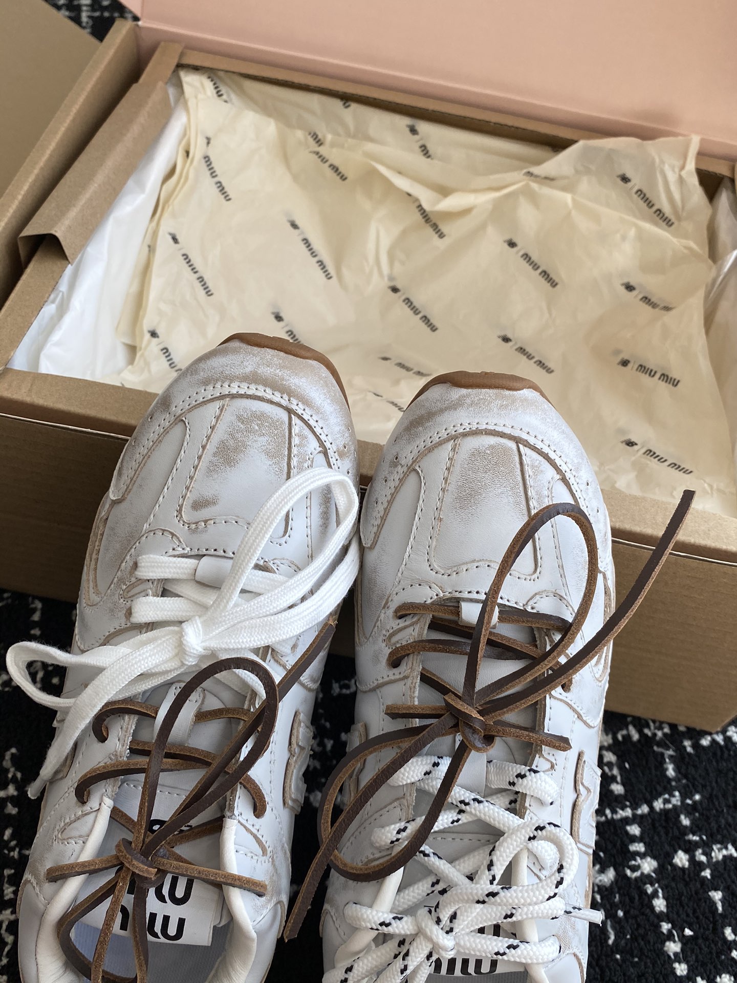 东莞官网同步️飞机盒包装MIUMIU️NEWBALANCE530缪缪纽巴伦联名ss24春夏系列复古运动鞋