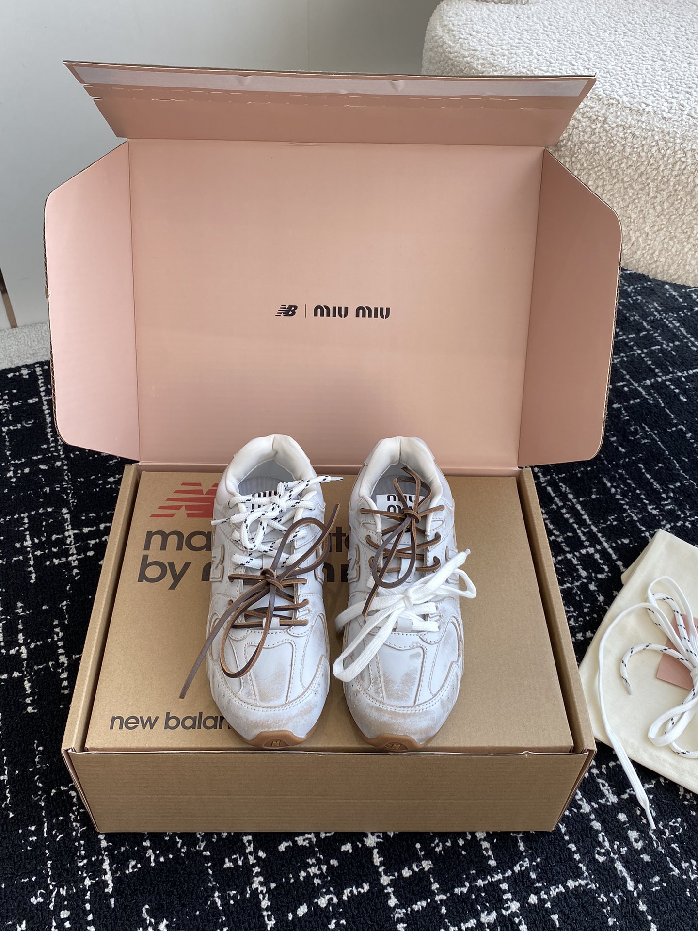 东莞官网同步️飞机盒包装MIUMIU️NEWBALANCE530缪缪纽巴伦联名ss24春夏系列复古运动鞋