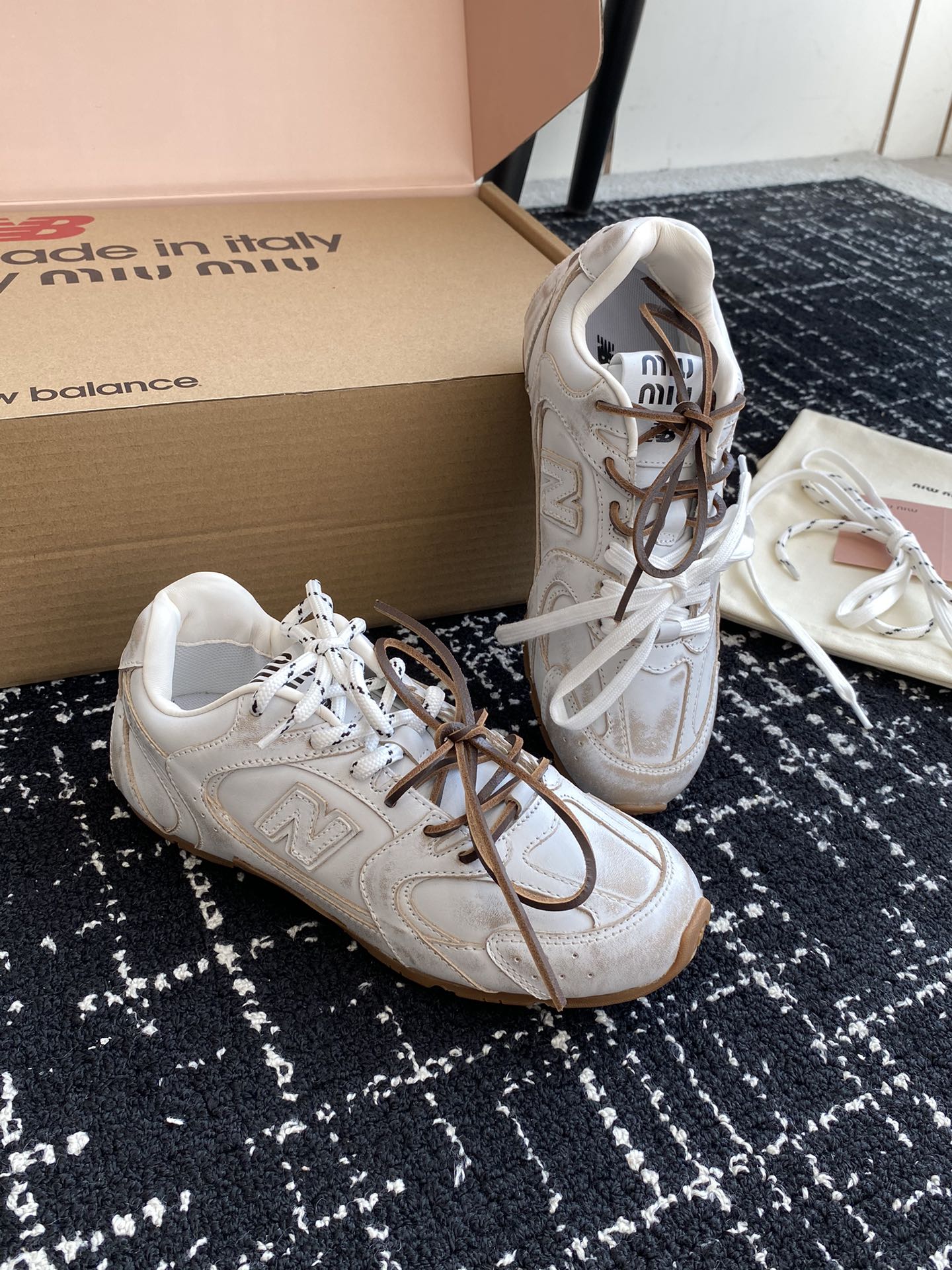 东莞官网同步️飞机盒包装MIUMIU️NEWBALANCE530缪缪纽巴伦联名ss24春夏系列复古运动鞋