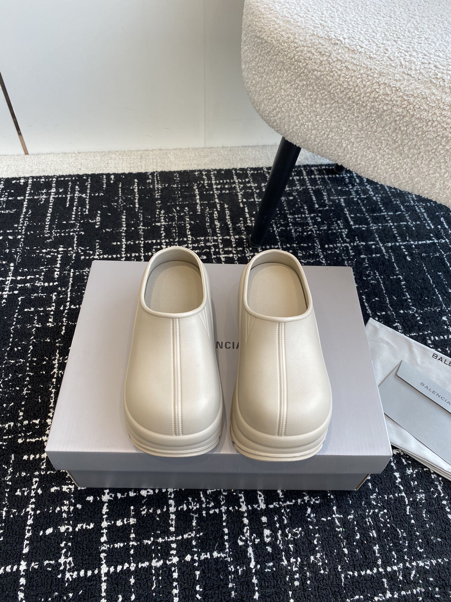 Balenciaga24ss秋冬季新款顶级版本原版开发极致轻量化！众多国内外一线潮流明星上脚加持！时髦又