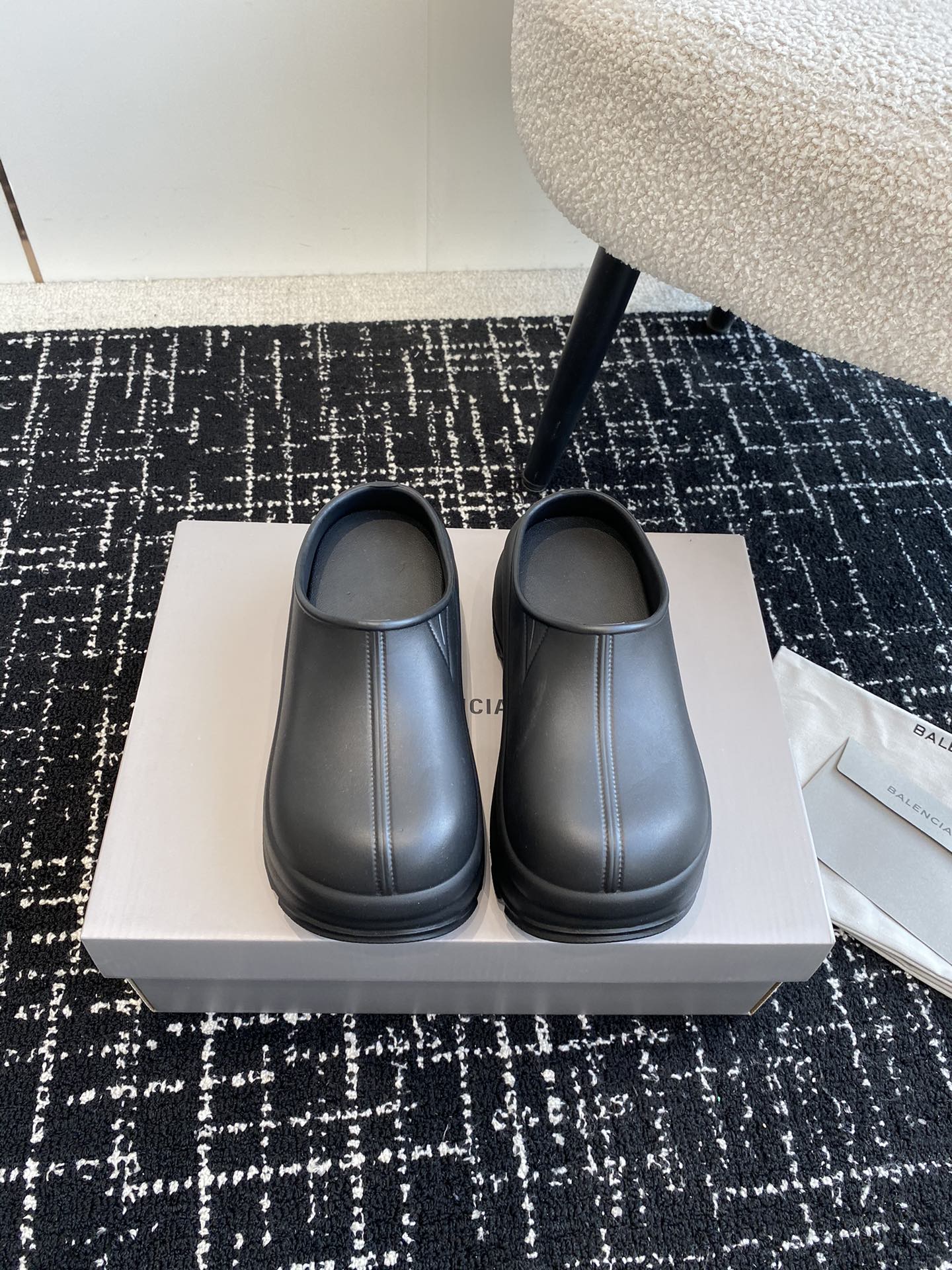 Balenciaga24ss秋冬季新款顶级版本原版开发极致轻量化！众多国内外一线潮流明星上脚加持！时髦又