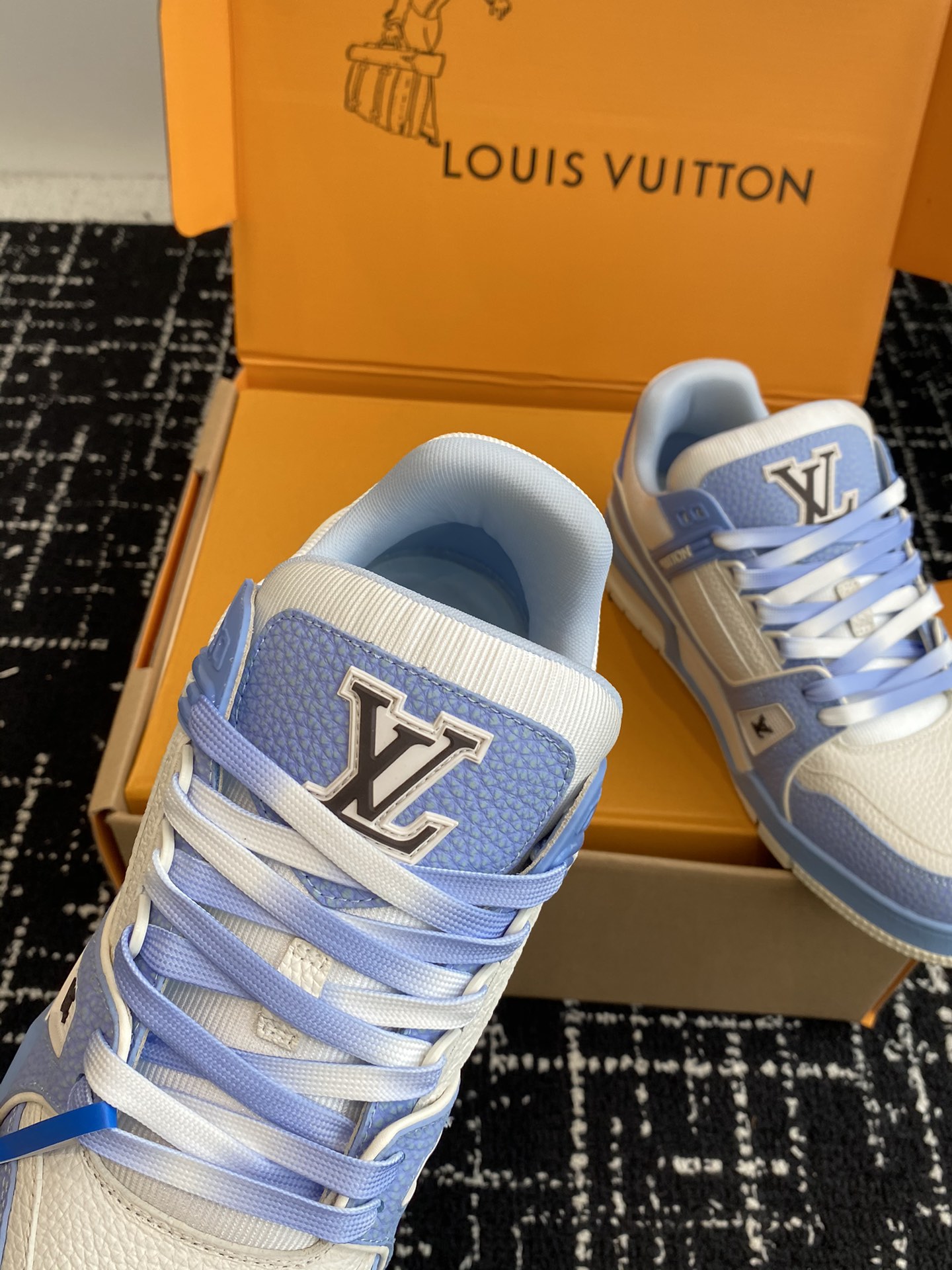 LouisVuitton24ss新色驴家的爆款！trainer板鞋每个人都必须入的款绝不后悔！超级百搭高