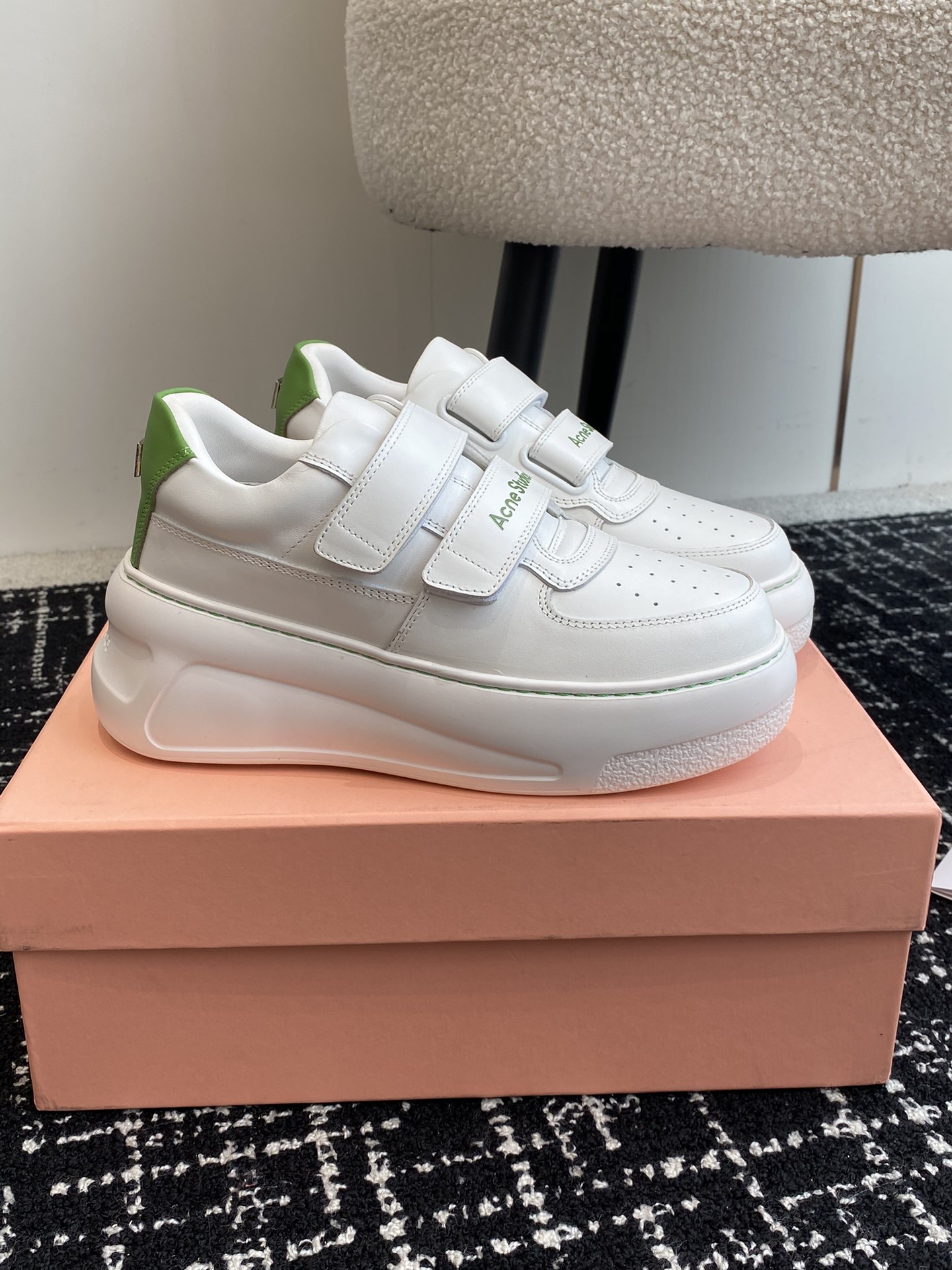 AcneStudios24ss最新厚底休闲魔术贴笑脸小白鞋渠道牛货！莞货难得一见的好货！最受欢迎的单品当