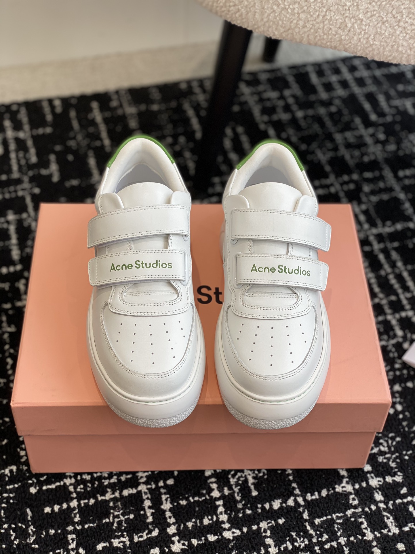 AcneStudios24ss最新厚底休闲魔术贴笑脸小白鞋渠道牛货！莞货难得一见的好货！最受欢迎的单品当