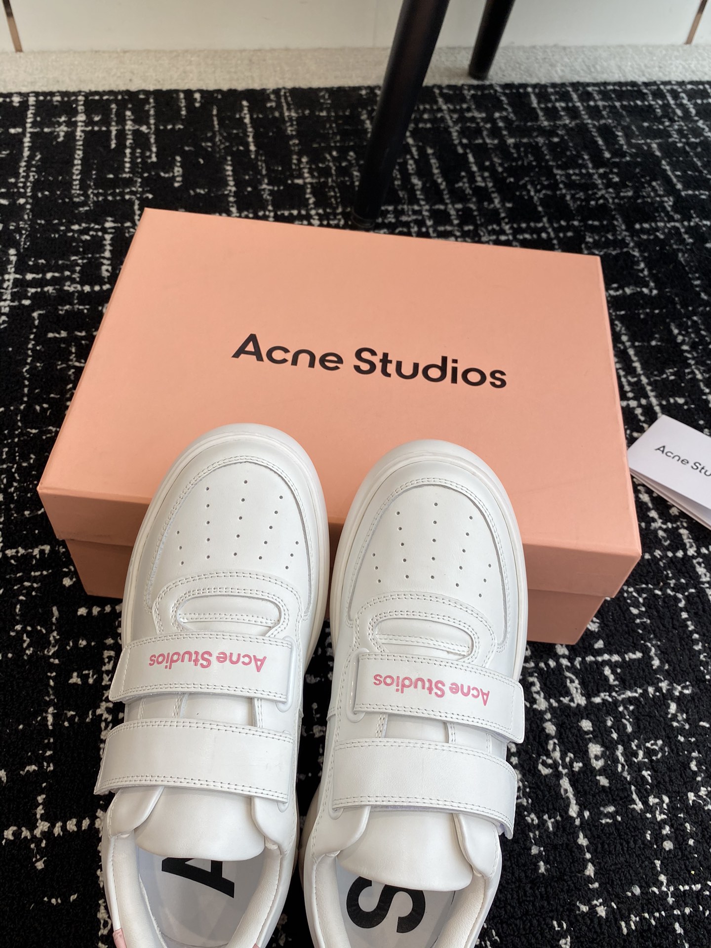 AcneStudios24ss最新厚底休闲魔术贴笑脸小白鞋渠道牛货！莞货难得一见的好货！最受欢迎的单品当