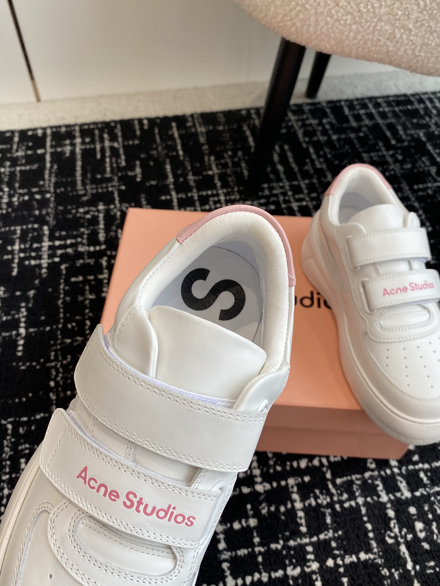 AcneStudios24ss最新厚底休闲魔术贴笑脸小白鞋渠道牛货！莞货难得一见的好货！最受欢迎的单品当