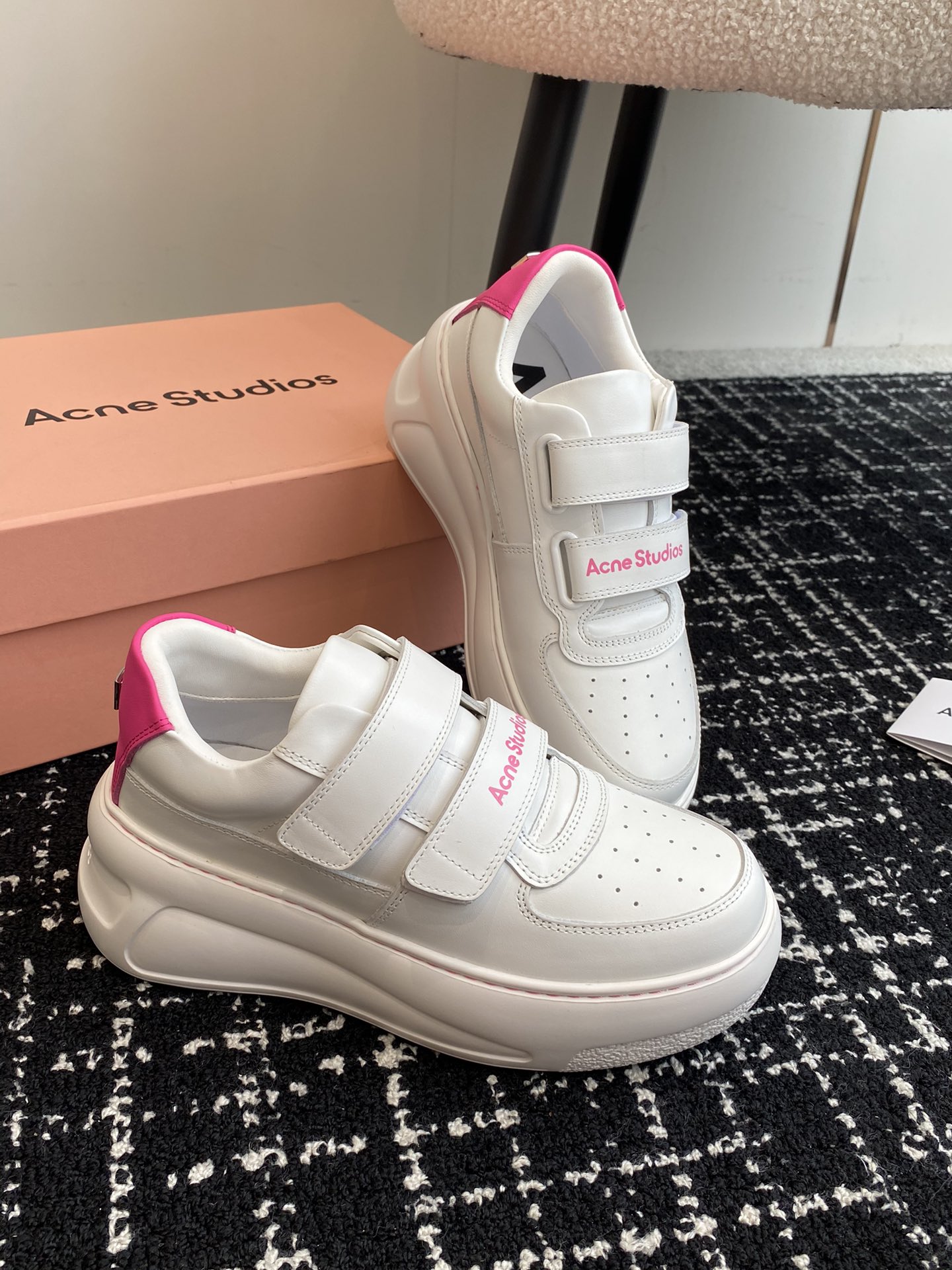 AcneStudios24ss最新厚底休闲魔术贴笑脸小白鞋渠道牛货！莞货难得一见的好货！最受欢迎的单品当