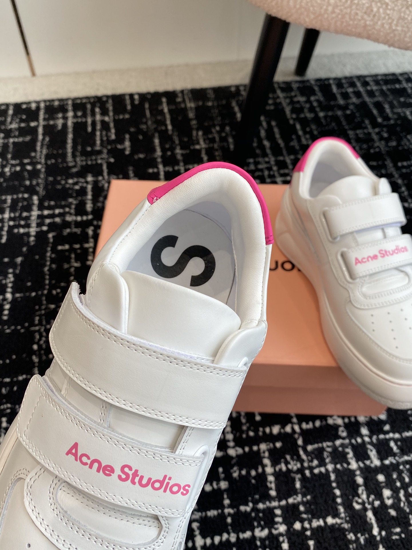 AcneStudios24ss最新厚底休闲魔术贴笑脸小白鞋渠道牛货！莞货难得一见的好货！最受欢迎的单品当