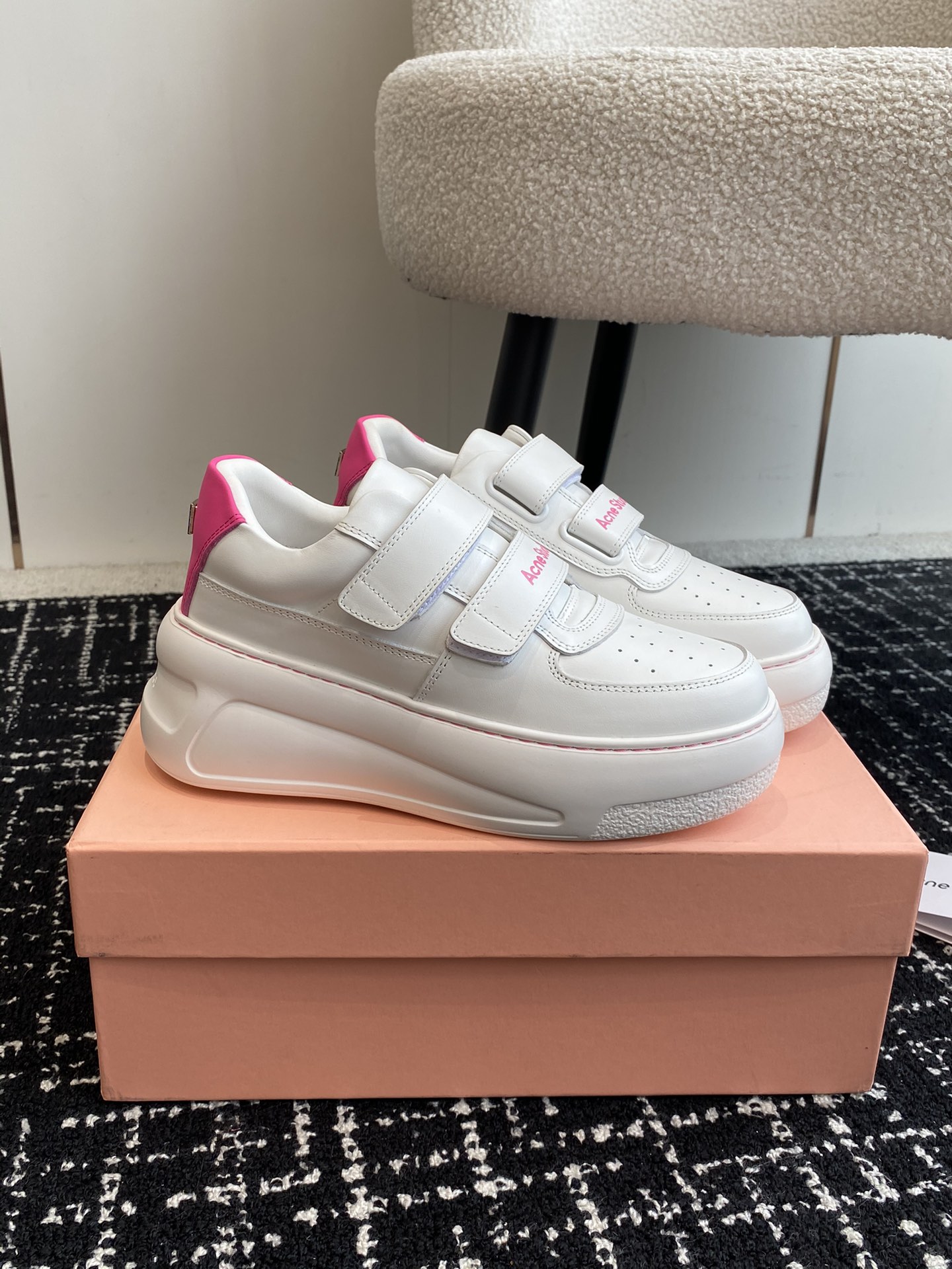 AcneStudios24ss最新厚底休闲魔术贴笑脸小白鞋渠道牛货！莞货难得一见的好货！最受欢迎的单品当