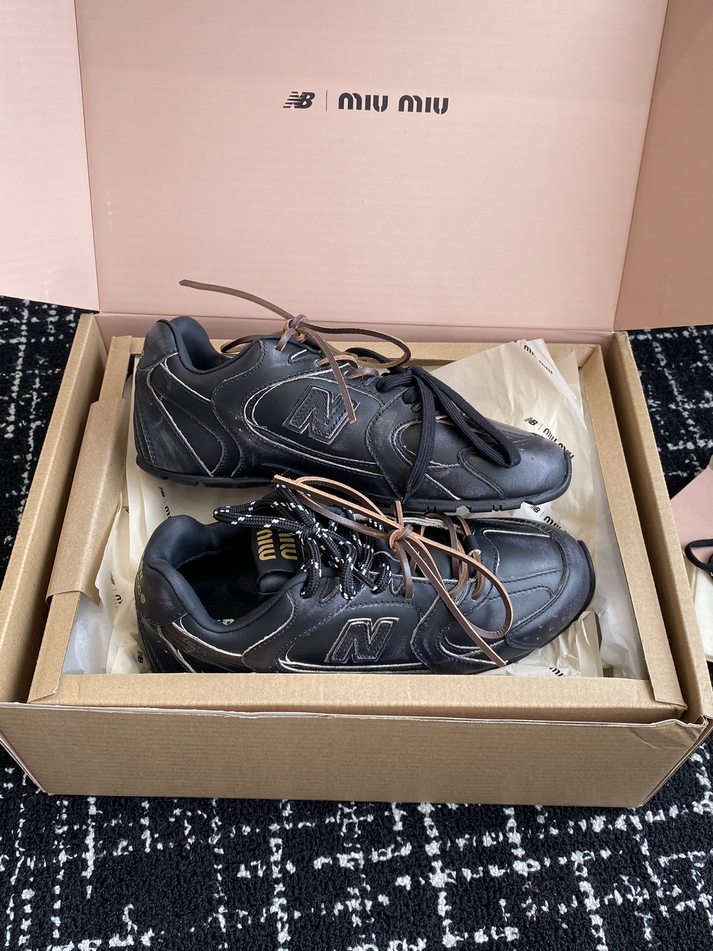 东莞官网同步️飞机盒包装MIUMIU️NEWBALANCE530缪缪纽巴伦联名ss24春夏系列复古运动鞋