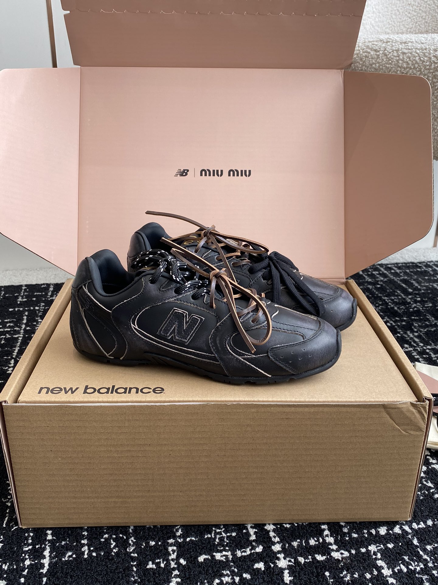 东莞官网同步️飞机盒包装MIUMIU️NEWBALANCE530缪缪纽巴伦联名ss24春夏系列复古运动鞋