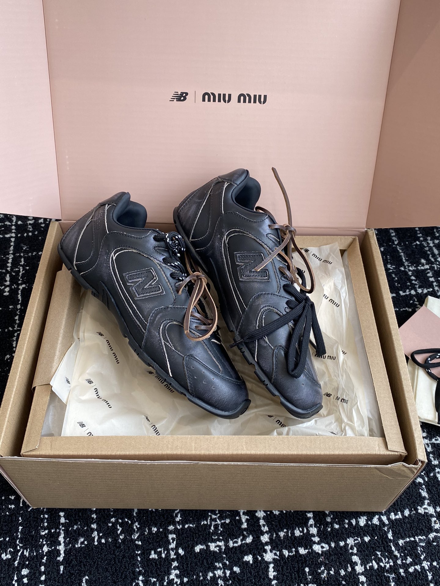 东莞官网同步️飞机盒包装MIUMIU️NEWBALANCE530缪缪纽巴伦联名ss24春夏系列复古运动鞋