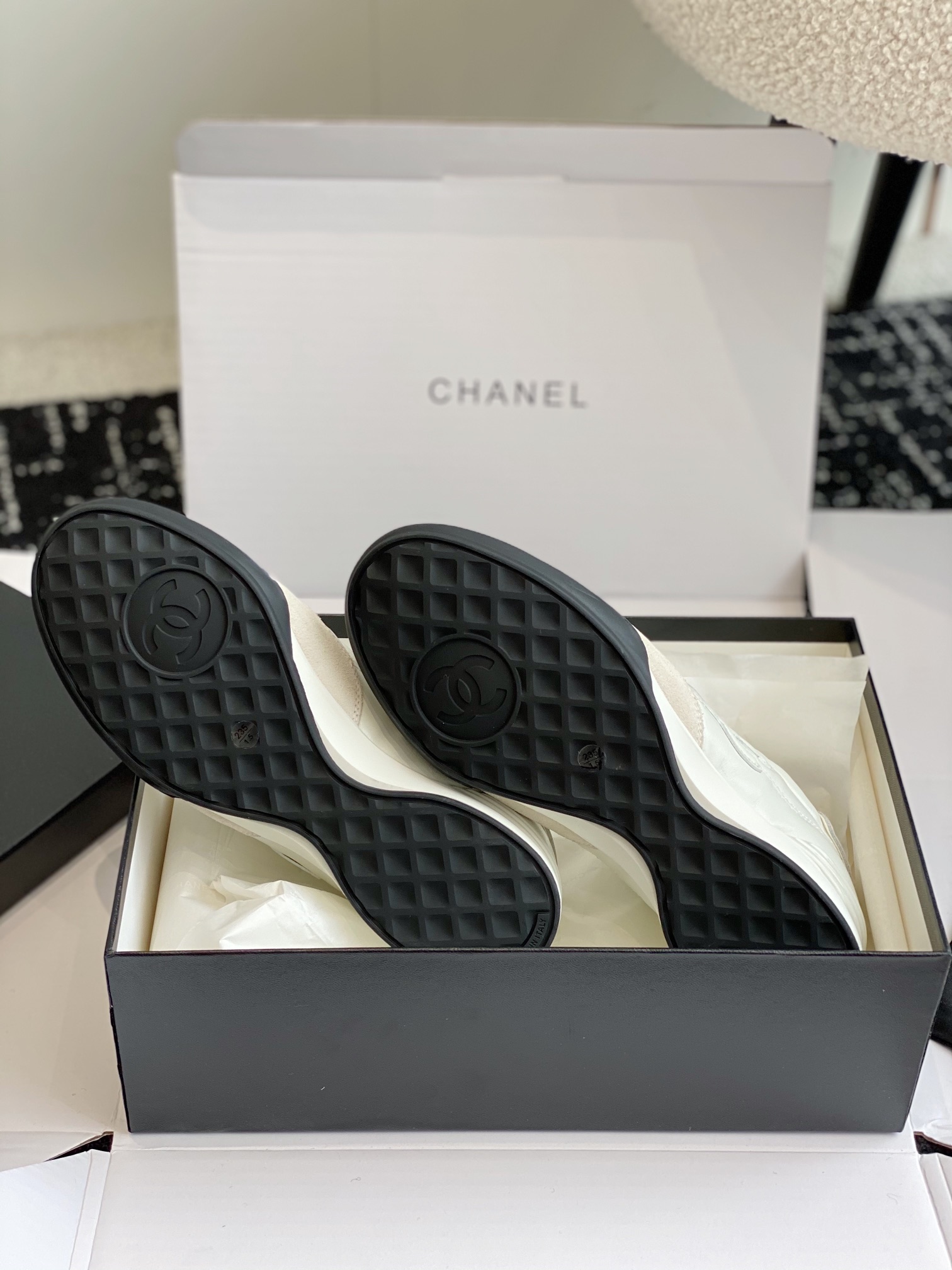 东莞最有流量的棒球鞋CHANEL小香这双鞋谁穿谁夸!杨幂同款Chanel24ss棒球鞋永远可以相信幂姐的