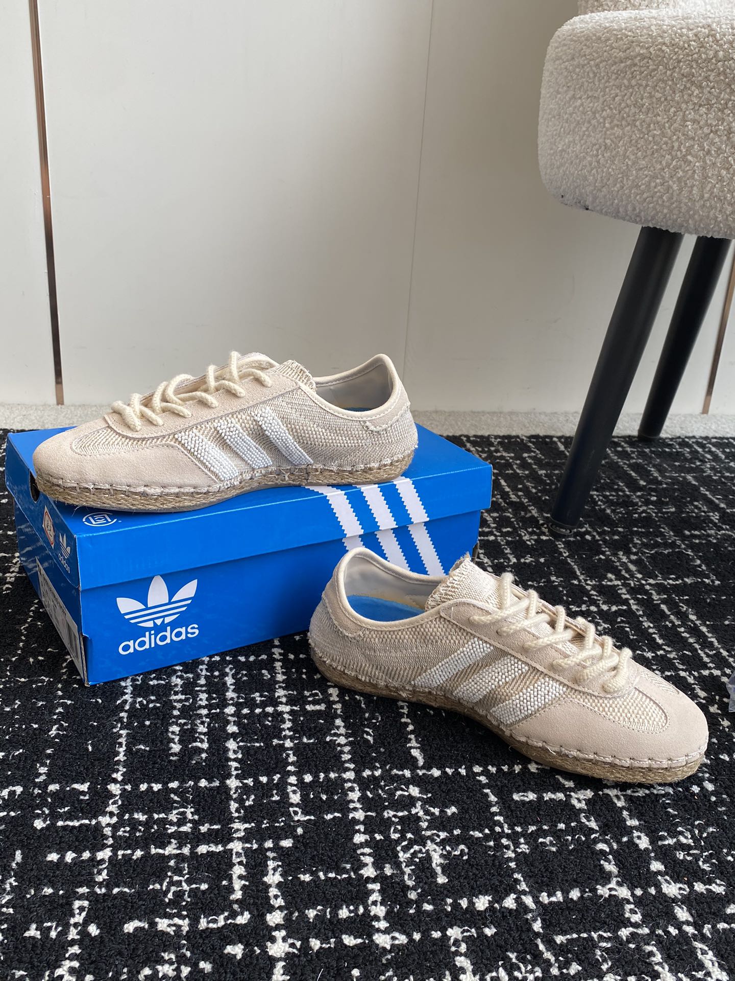 CLOTxadidasGazelleOceanBlueCLOT以草帽为灵感推出的Gazelle联名版本第