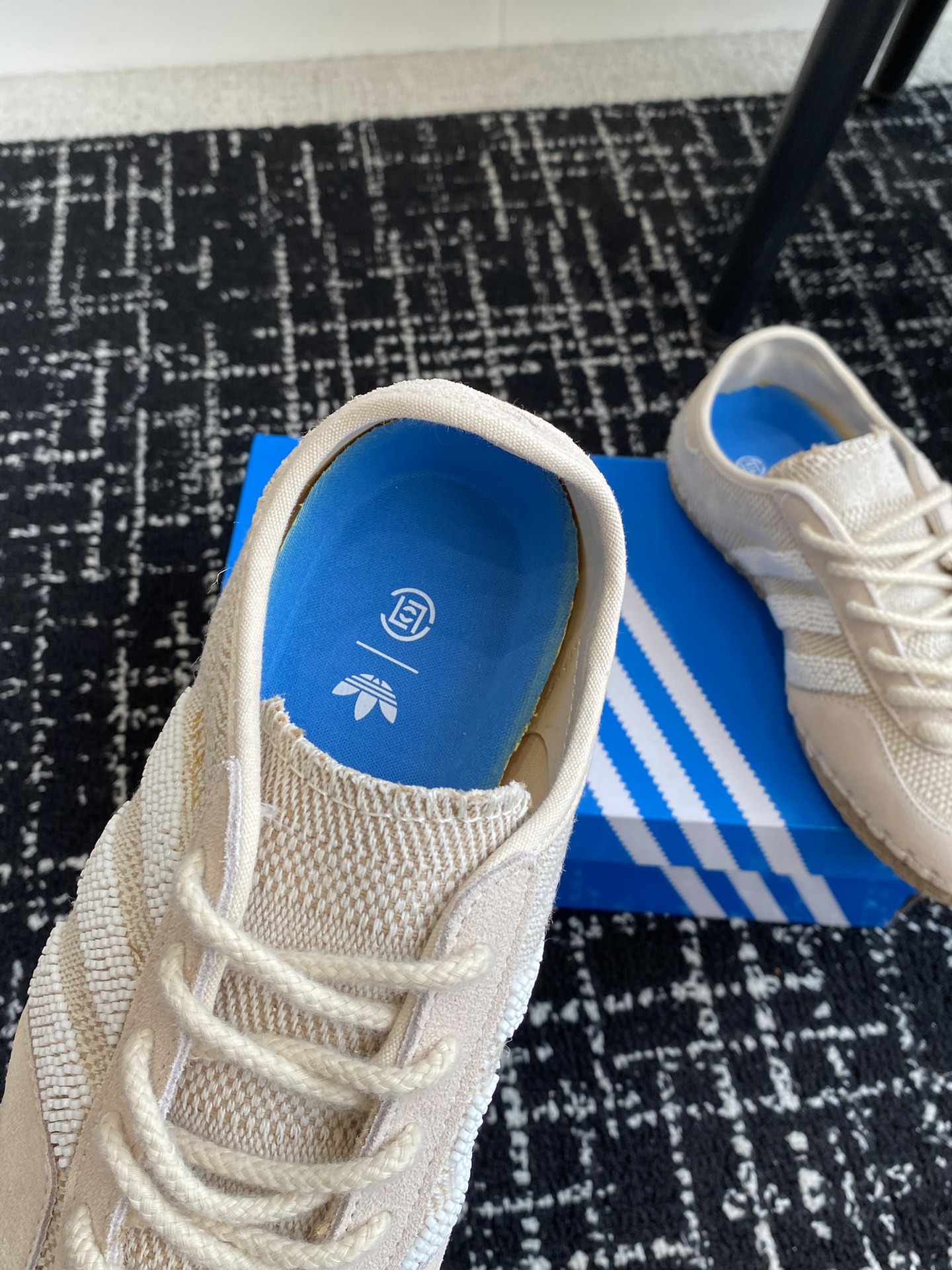 CLOTxadidasGazelleOceanBlueCLOT以草帽为灵感推出的Gazelle联名版本第