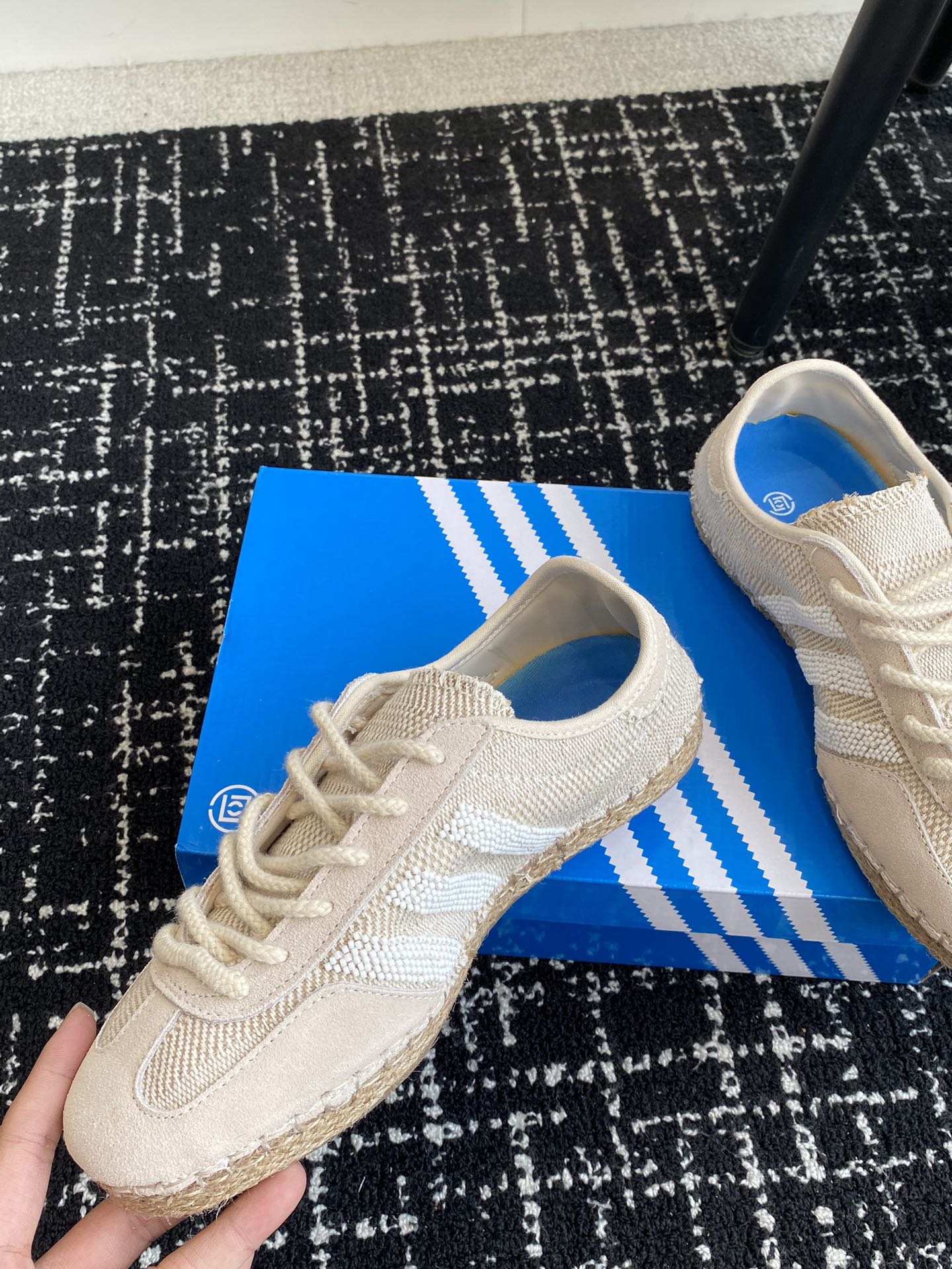 CLOTxadidasGazelleOceanBlueCLOT以草帽为灵感推出的Gazelle联名版本第