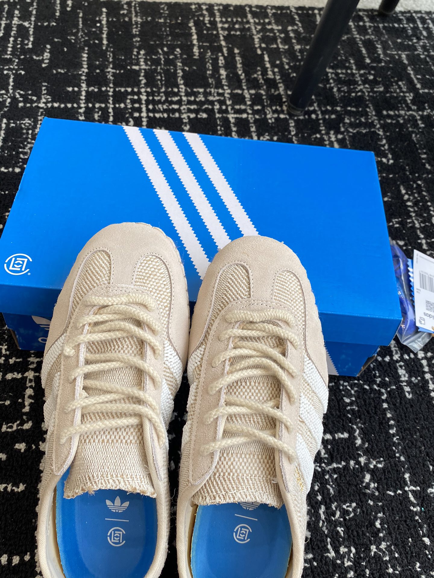 CLOTxadidasGazelleOceanBlueCLOT以草帽为灵感推出的Gazelle联名版本第