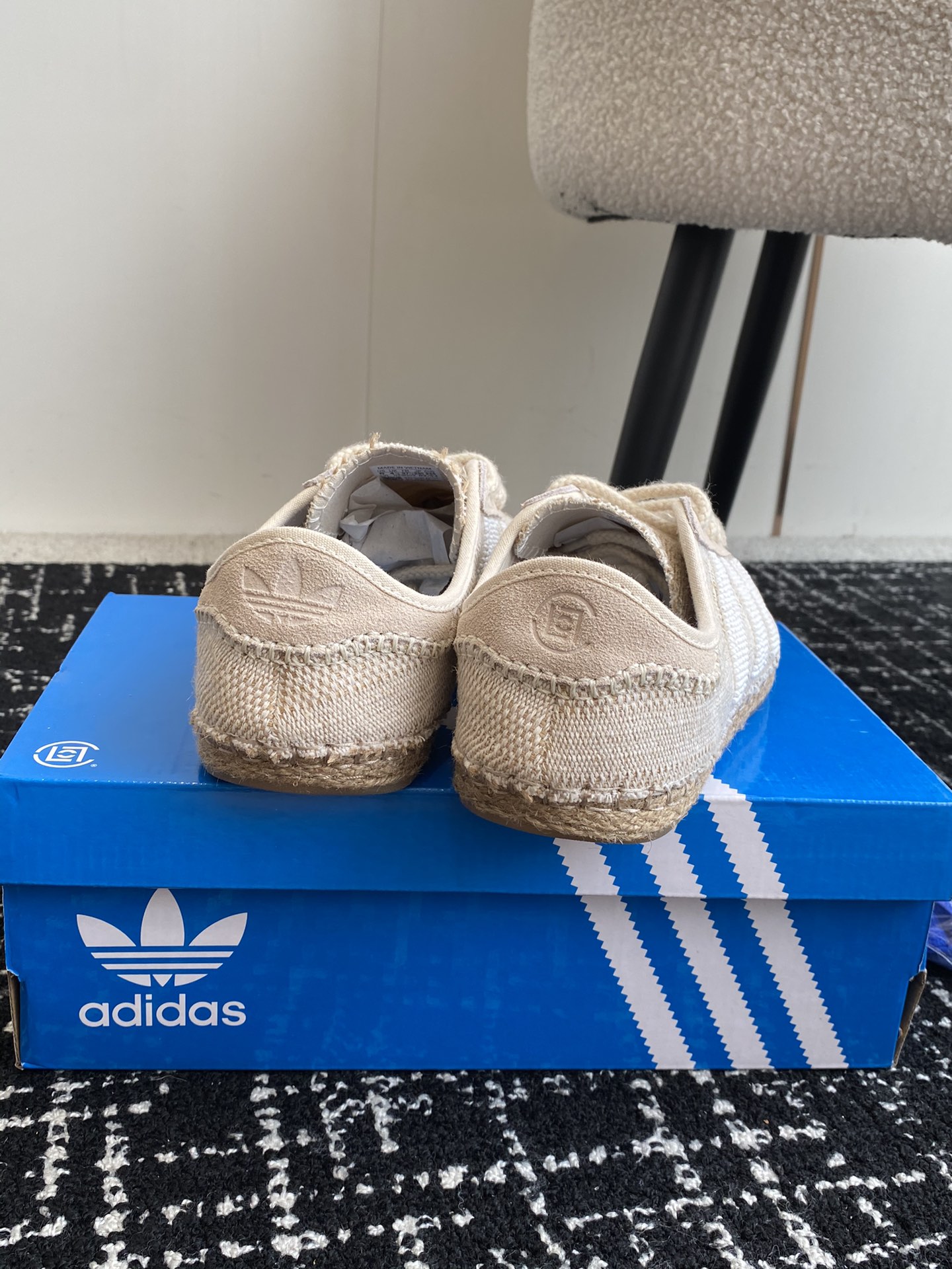 CLOTxadidasGazelleOceanBlueCLOT以草帽为灵感推出的Gazelle联名版本第