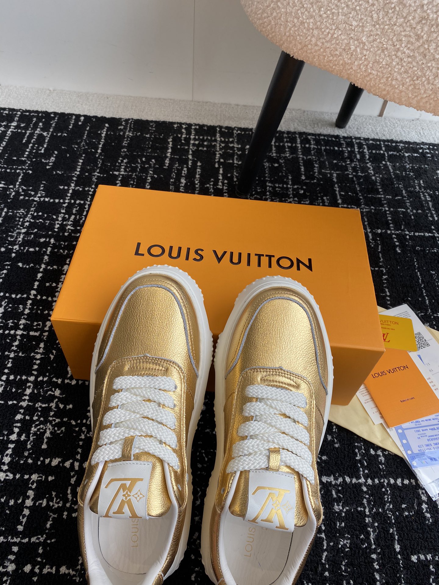 代购级LouisVuitton24ss春夏新款路易威登男款小白鞋休闲鞋运动鞋原版9650购入开发做货驴牌