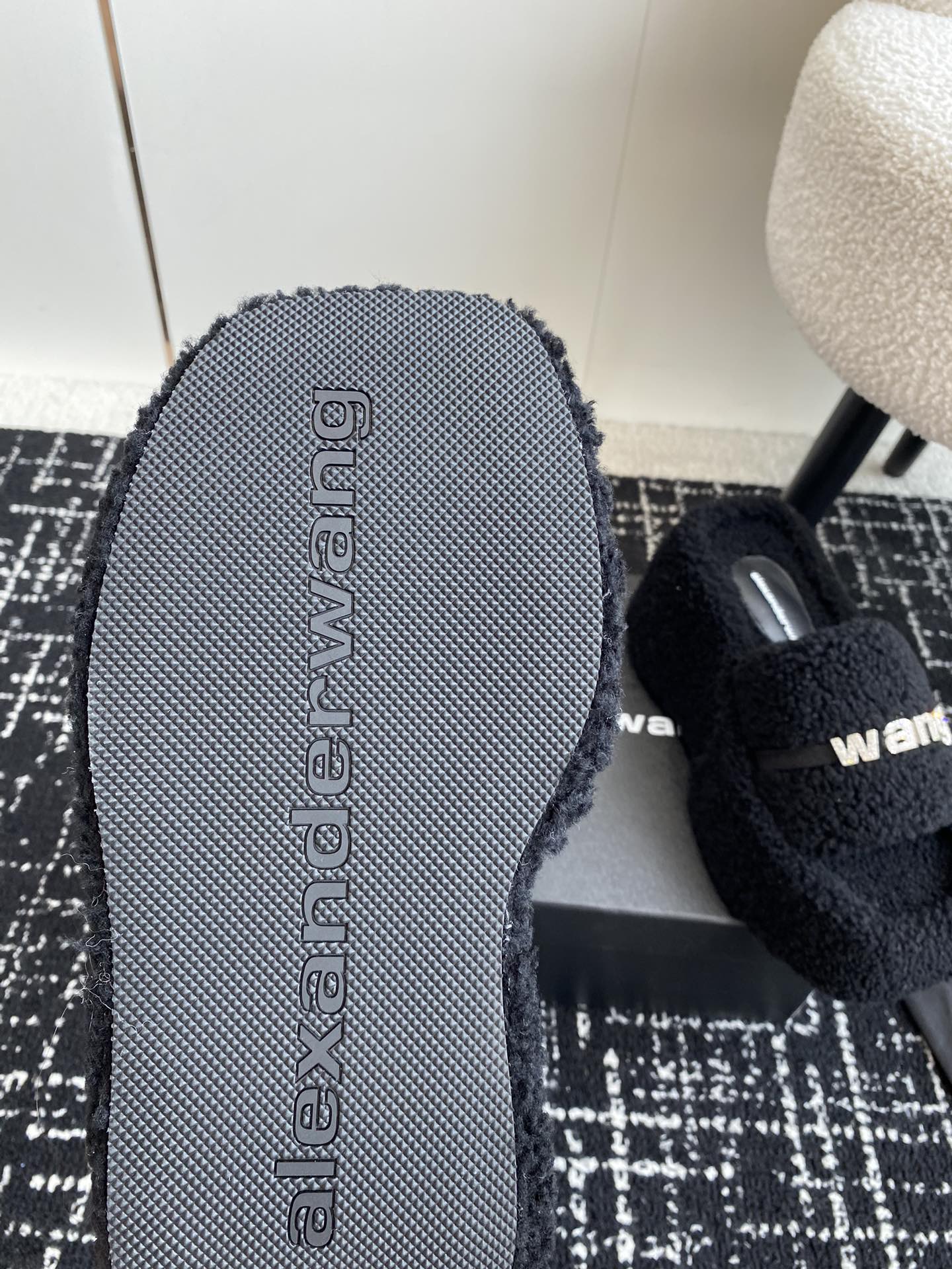 代购级AlexanderWang亚力山大王24vs秋冬季最新爆款松糕毛拖系列毛茸茸的时髦感十足舒适的圆头