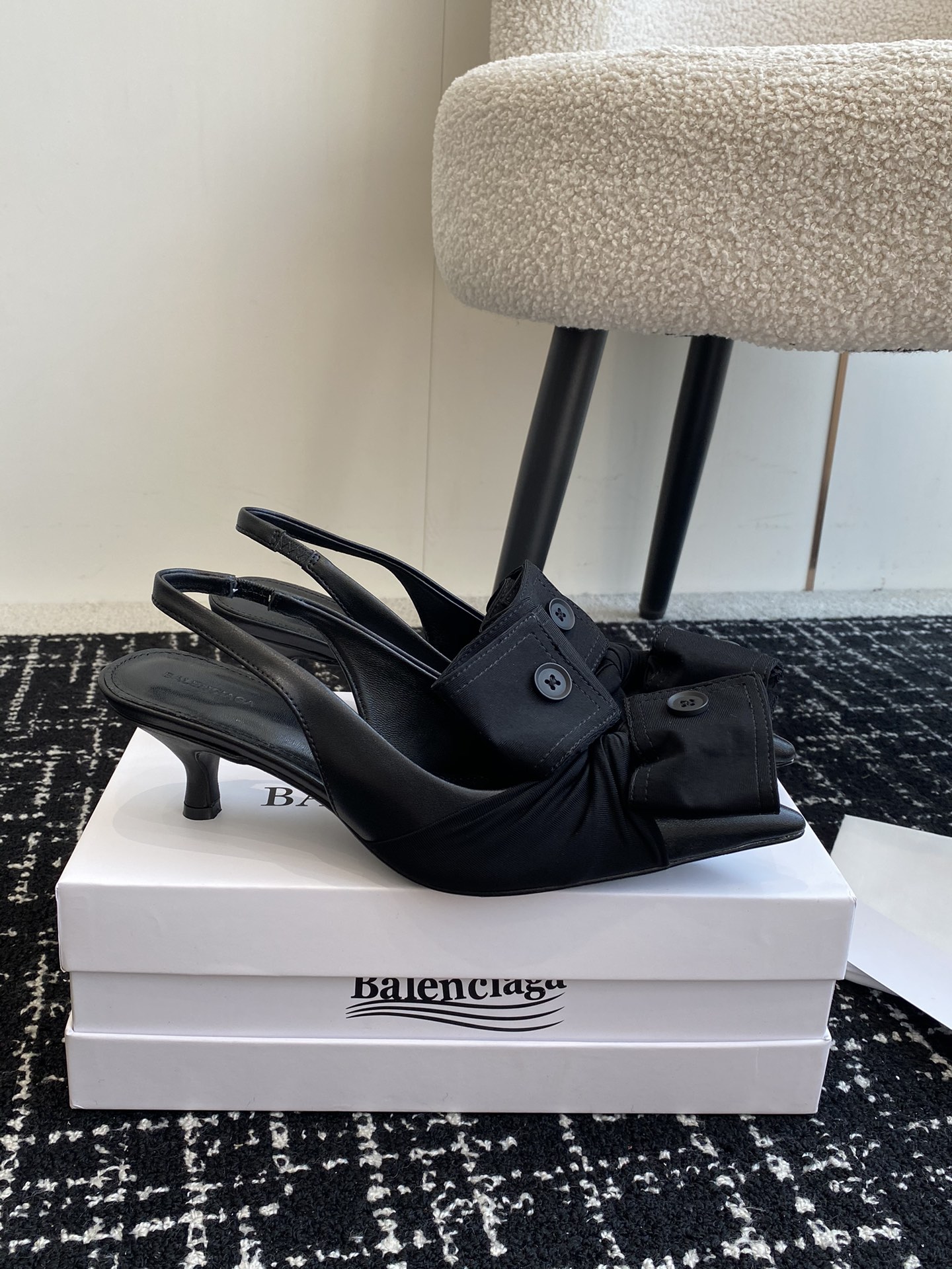 代购级BALENCIAGA24ss尖头衣袖设计款高跟鞋市场最高版本绝对原版开发英原版购入对照开发特殊定制